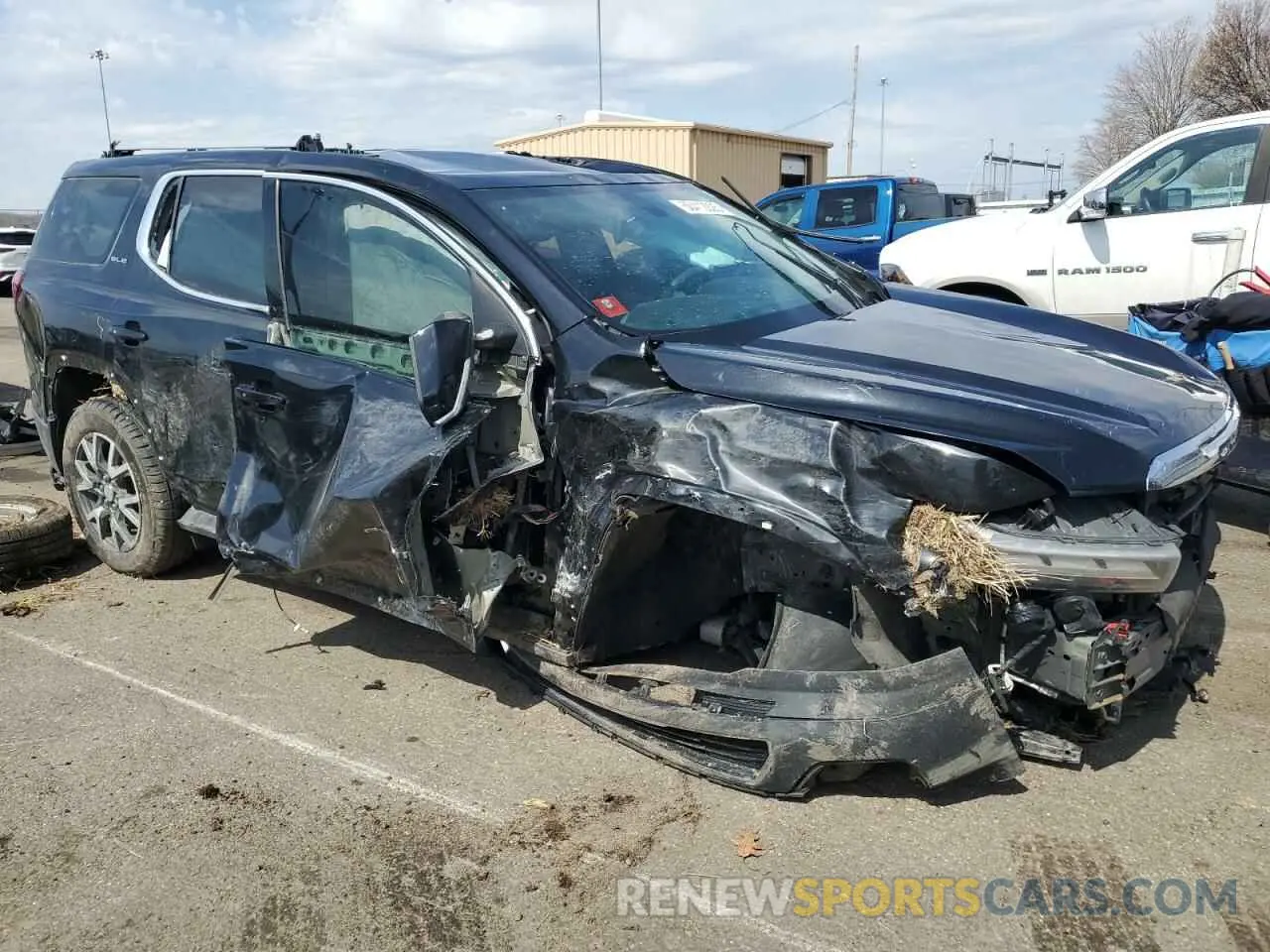 4 Photograph of a damaged car 1GKKNKLA0MZ156362 GMC ACADIA 2021