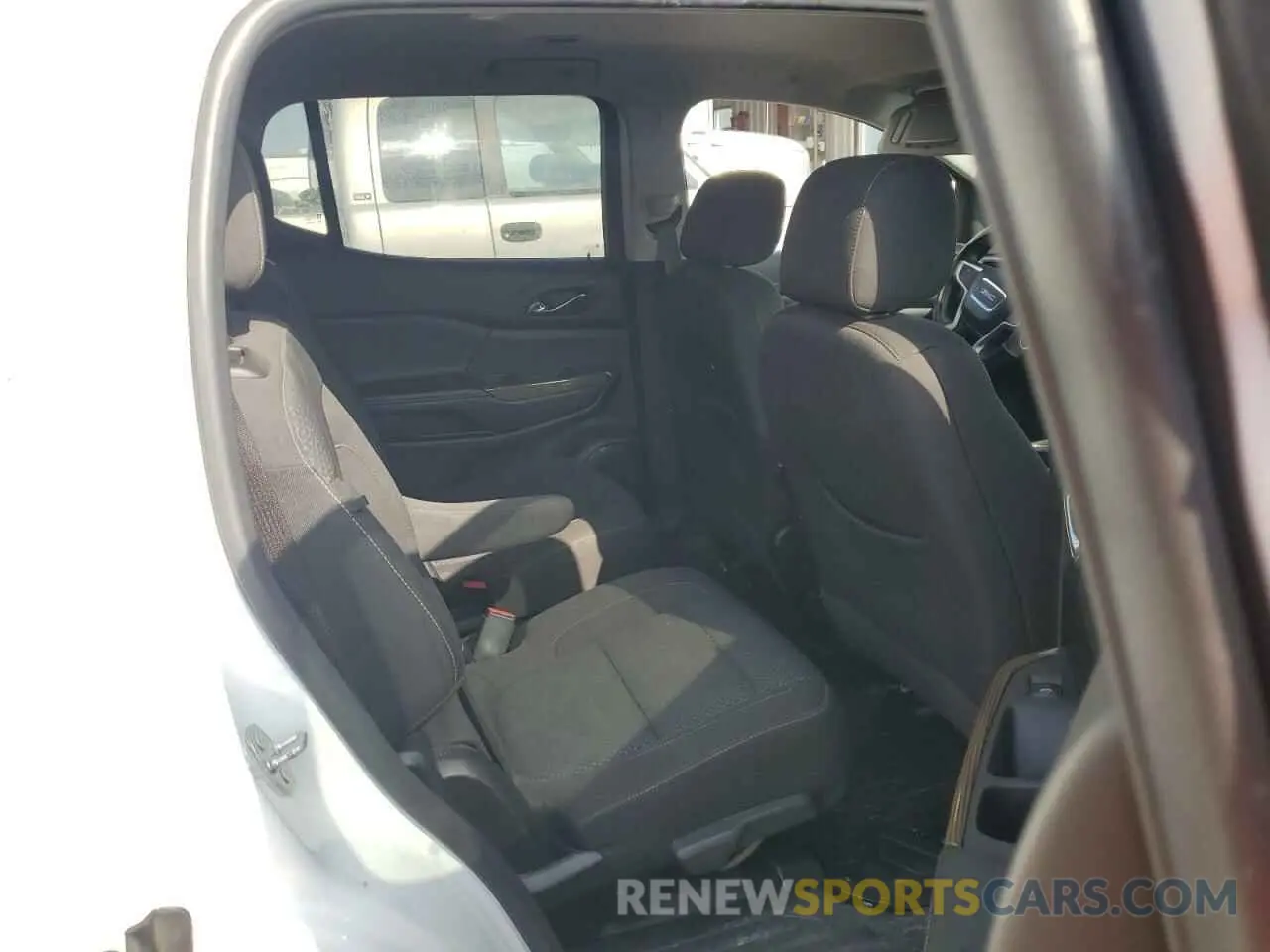 11 Photograph of a damaged car 1GKKNKLA1MZ132040 GMC ACADIA 2021