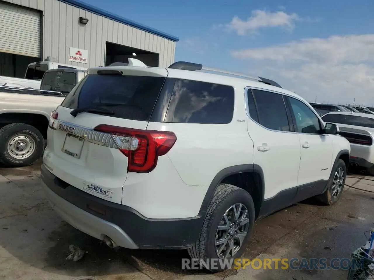 3 Photograph of a damaged car 1GKKNKLA1MZ132040 GMC ACADIA 2021