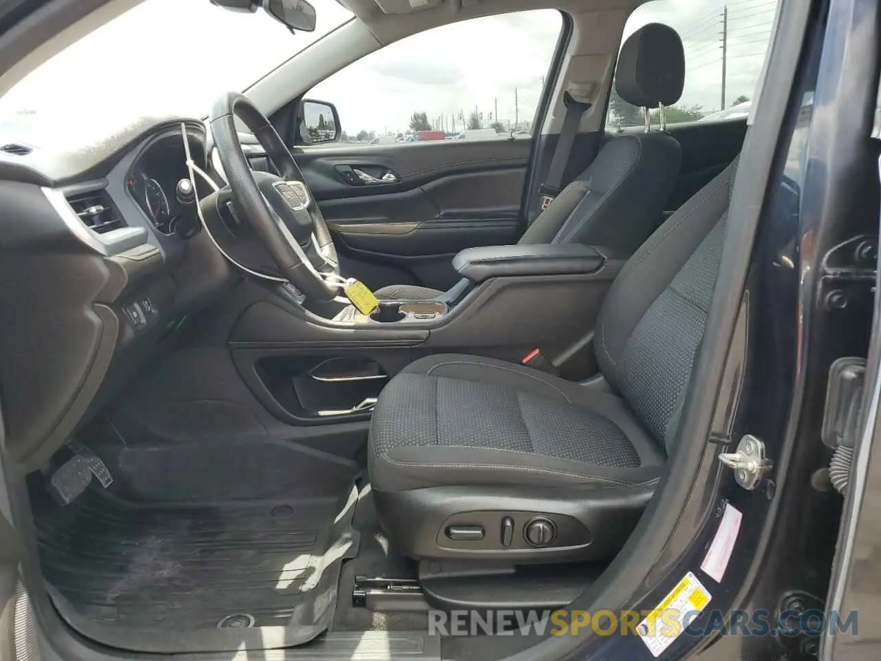 7 Photograph of a damaged car 1GKKNKLA2MZ139157 GMC ACADIA 2021
