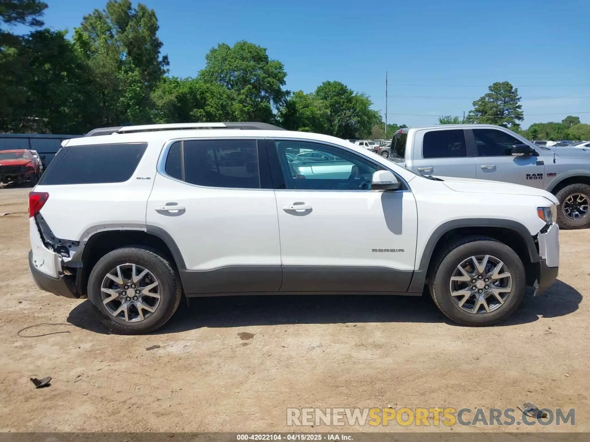 14 Photograph of a damaged car 1GKKNKLA3MZ157411 GMC ACADIA 2021