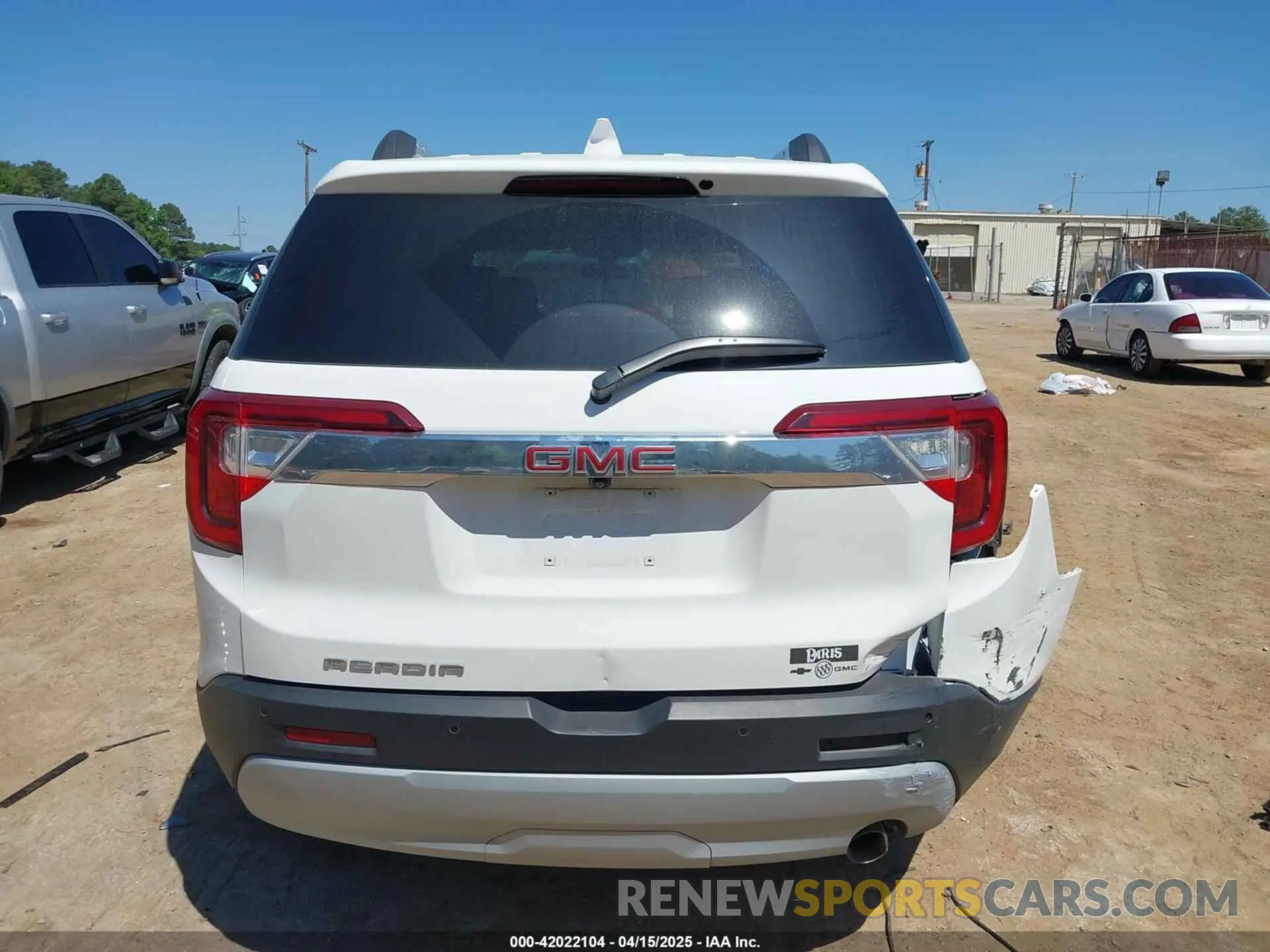 17 Photograph of a damaged car 1GKKNKLA3MZ157411 GMC ACADIA 2021