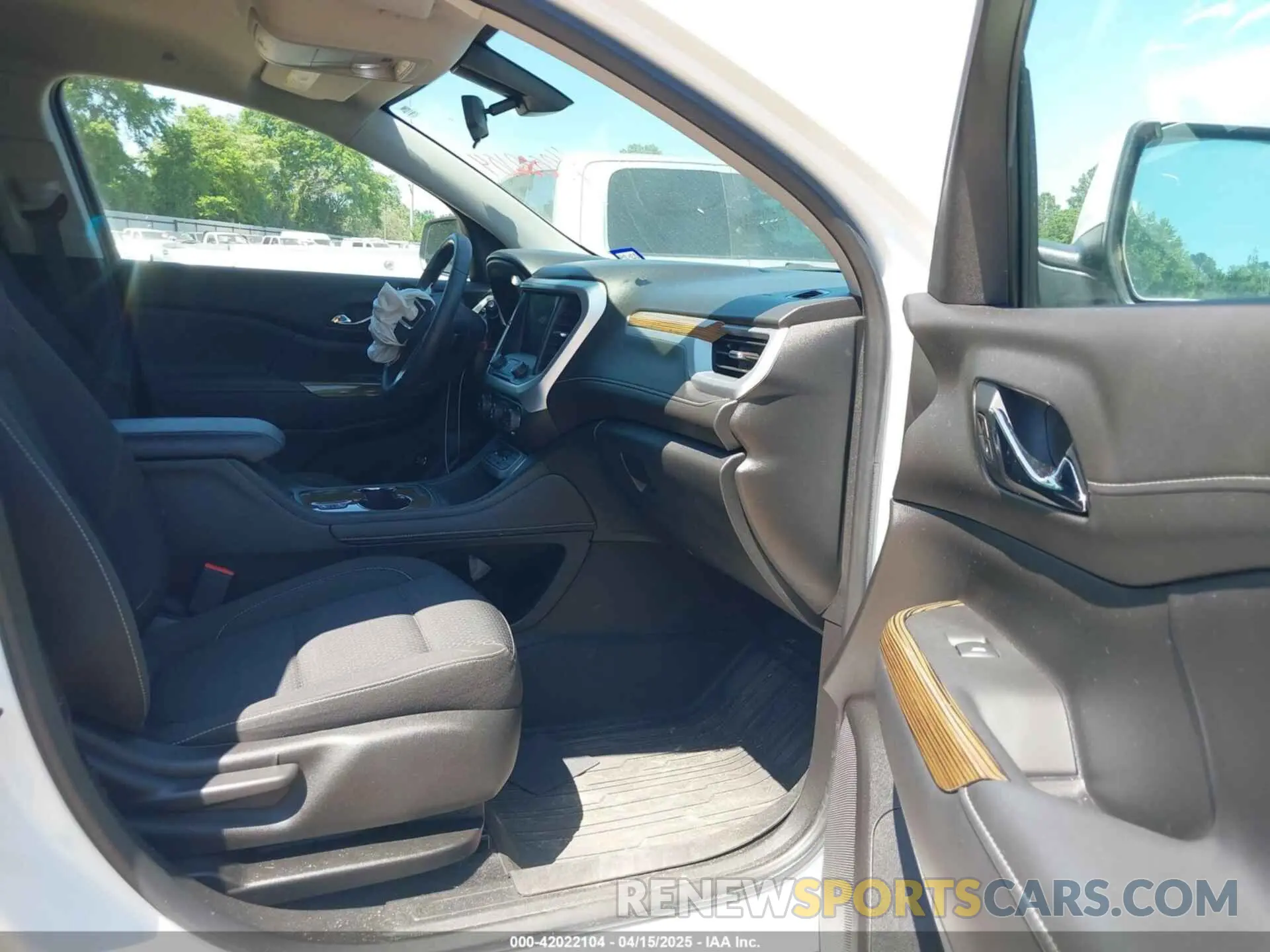 5 Photograph of a damaged car 1GKKNKLA3MZ157411 GMC ACADIA 2021