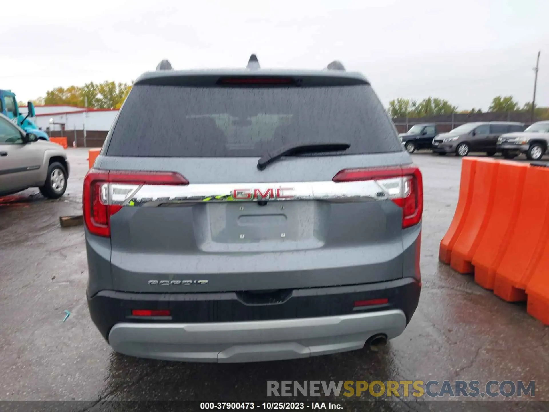 17 Photograph of a damaged car 1GKKNKLA3MZ229594 GMC ACADIA 2021