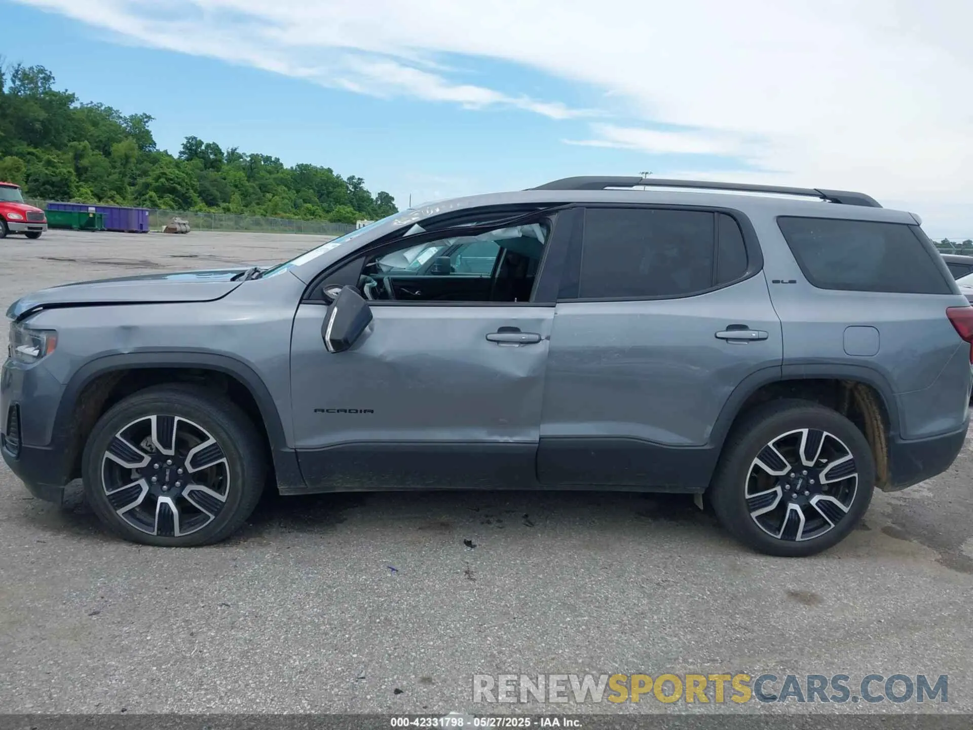 14 Photograph of a damaged car 1GKKNKLA4MZ183807 GMC ACADIA 2021