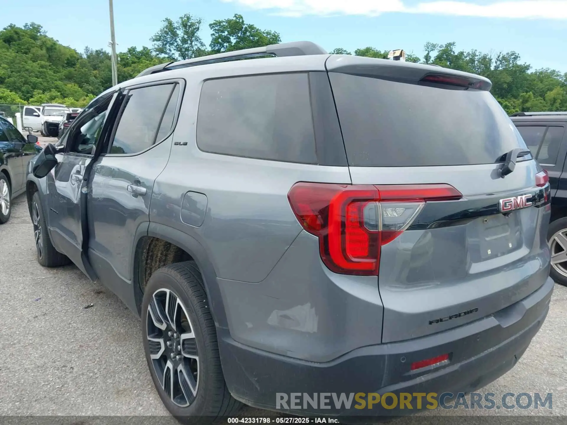 3 Photograph of a damaged car 1GKKNKLA4MZ183807 GMC ACADIA 2021