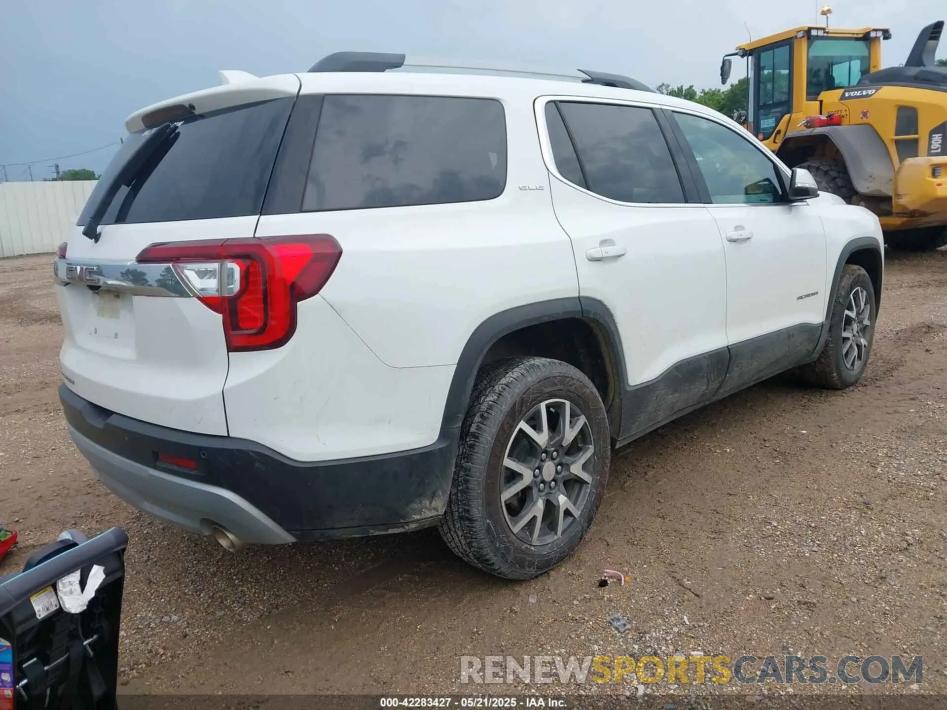 4 Photograph of a damaged car 1GKKNKLA4MZ205899 GMC ACADIA 2021