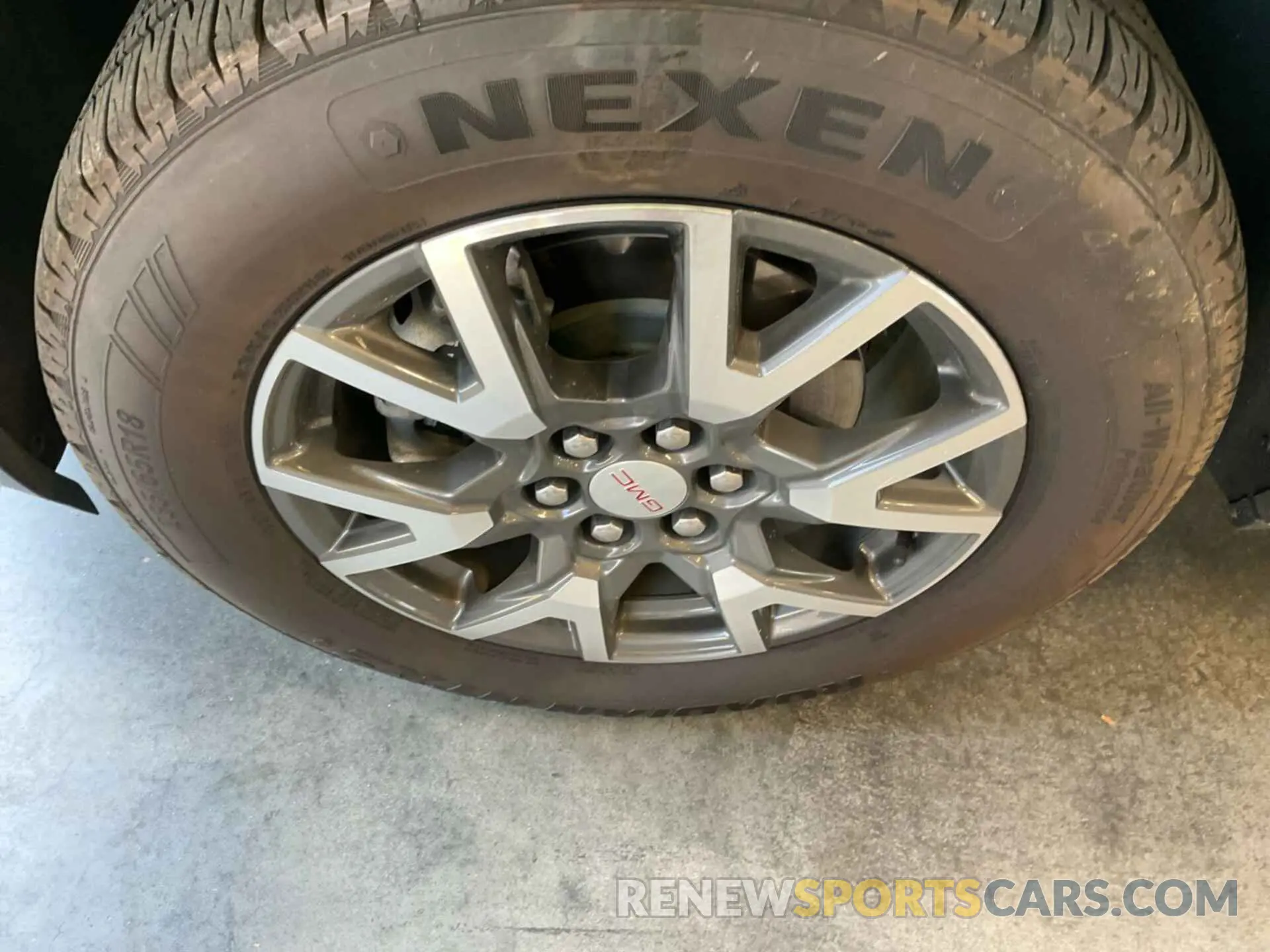 21 Photograph of a damaged car 1GKKNKLA8MZ183177 GMC ACADIA 2021