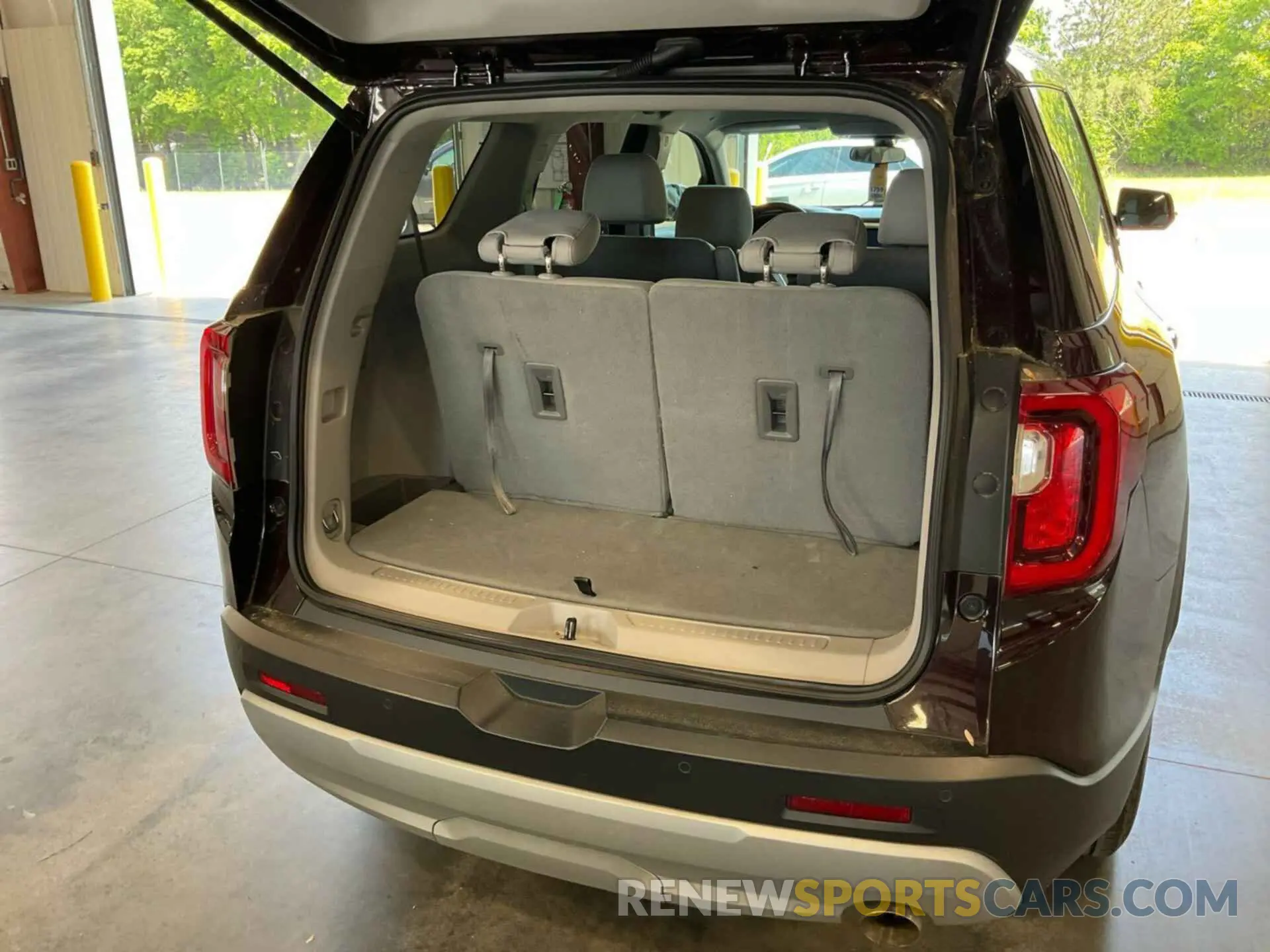 5 Photograph of a damaged car 1GKKNKLA8MZ183177 GMC ACADIA 2021