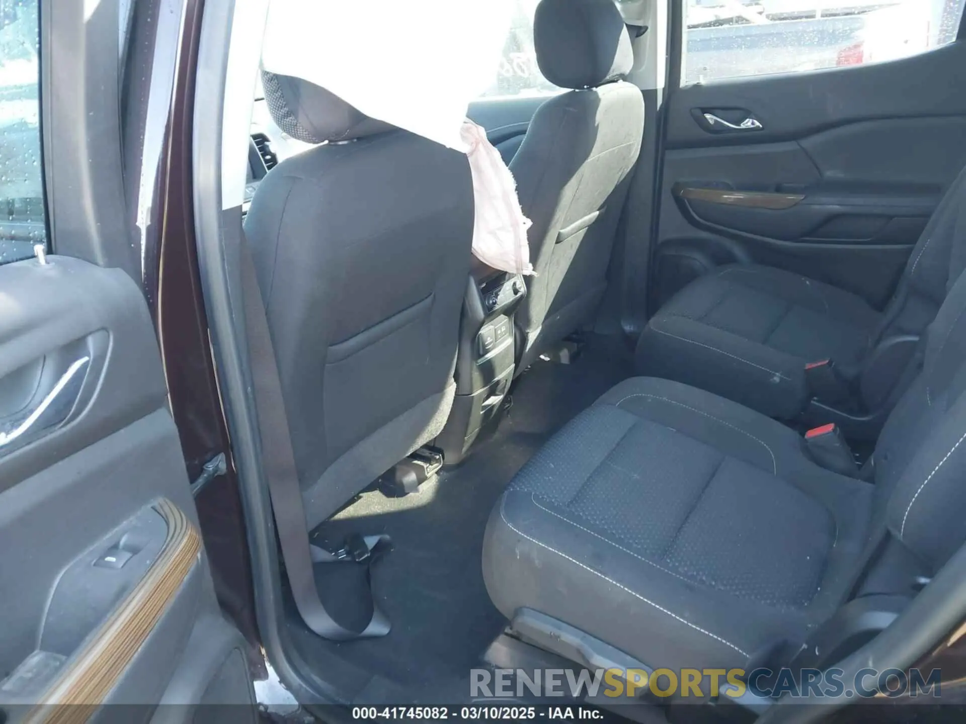 8 Photograph of a damaged car 1GKKNKLS8MZ174908 GMC ACADIA 2021