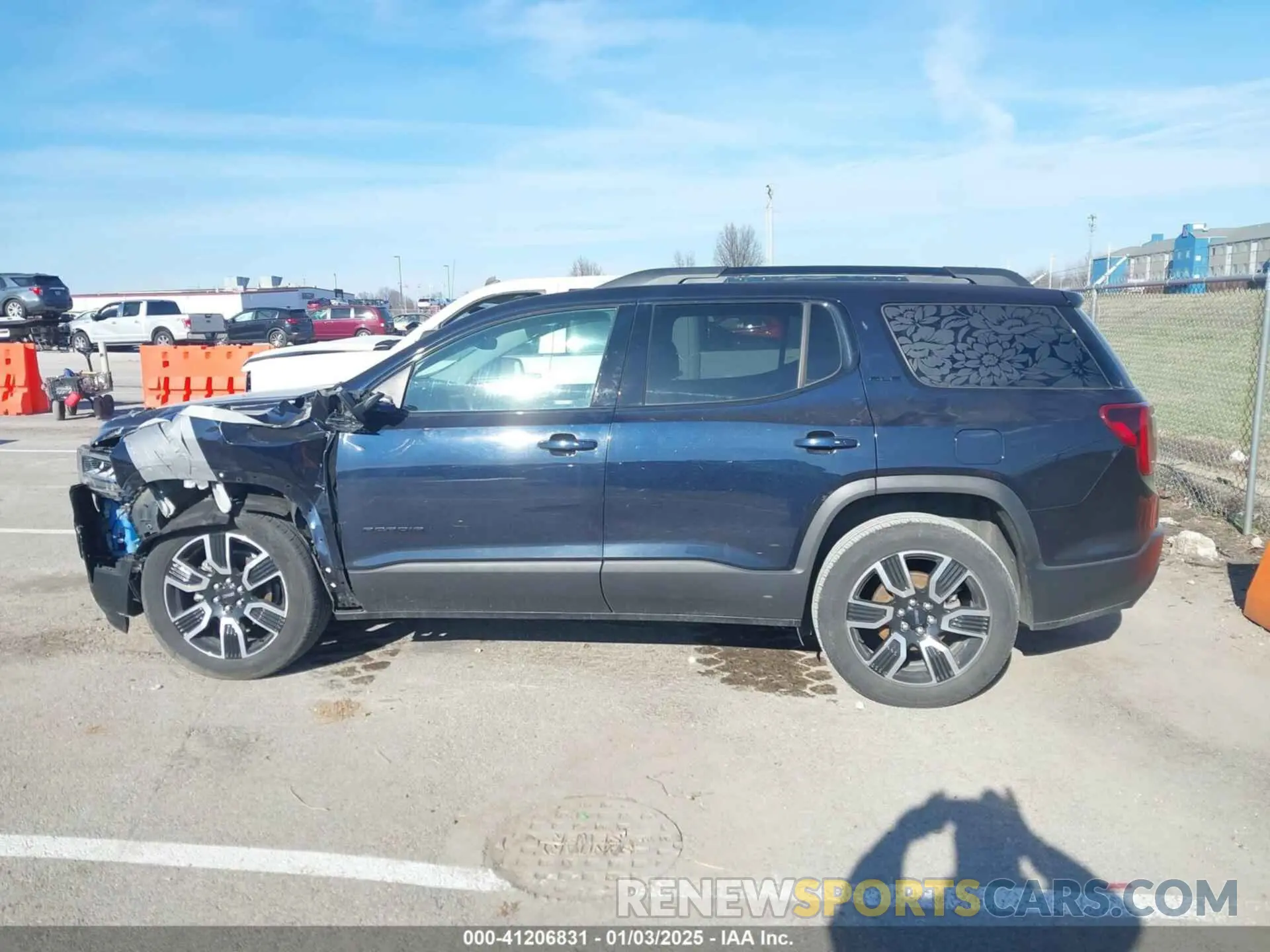 14 Photograph of a damaged car 1GKKNKLS9MZ138922 GMC ACADIA 2021
