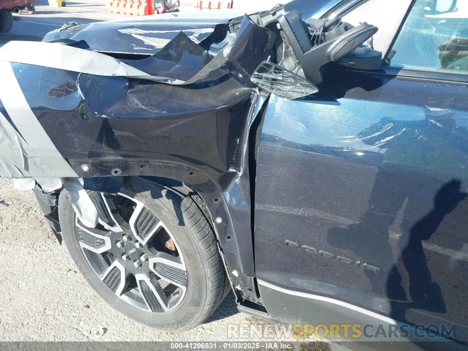 18 Photograph of a damaged car 1GKKNKLS9MZ138922 GMC ACADIA 2021