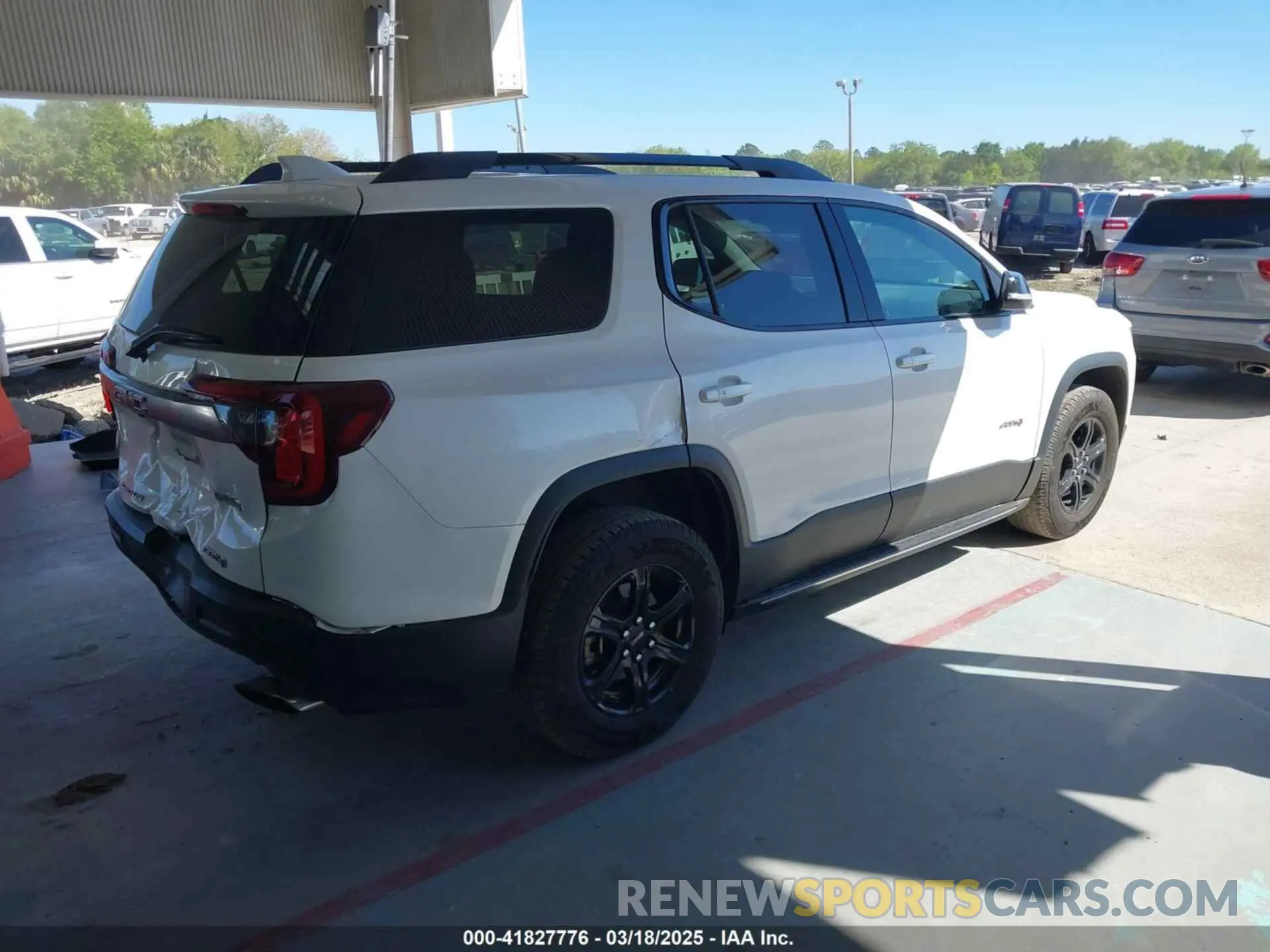 4 Photograph of a damaged car 1GKKNLLS0MZ102445 GMC ACADIA 2021