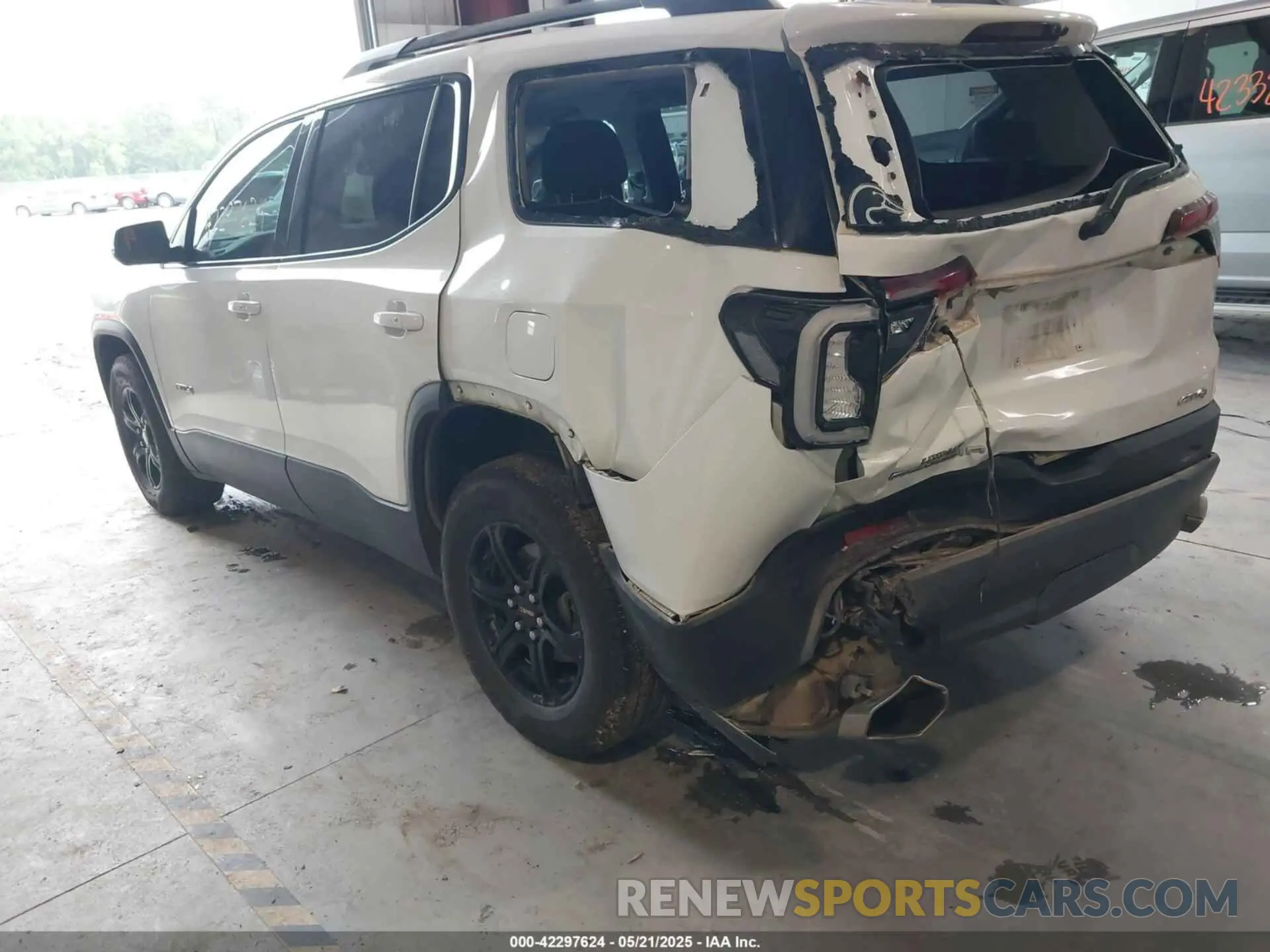 3 Photograph of a damaged car 1GKKNLLS0MZ183835 GMC ACADIA 2021