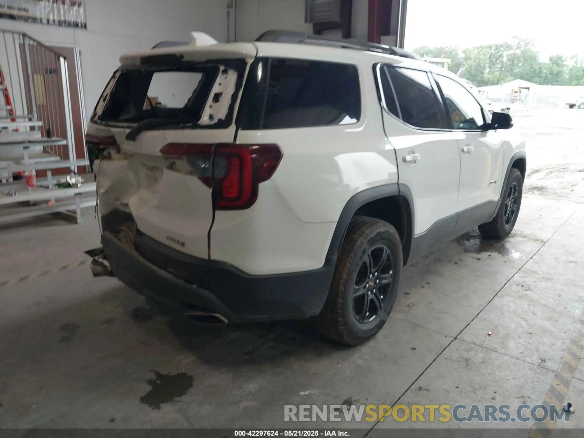 4 Photograph of a damaged car 1GKKNLLS0MZ183835 GMC ACADIA 2021