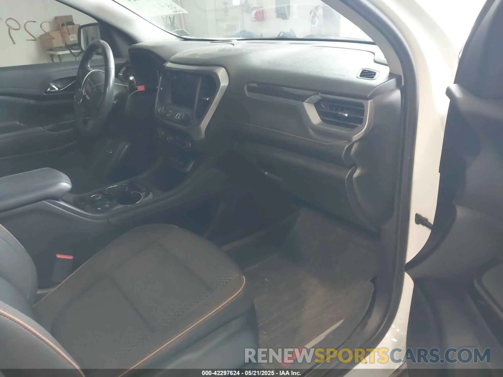 5 Photograph of a damaged car 1GKKNLLS0MZ183835 GMC ACADIA 2021