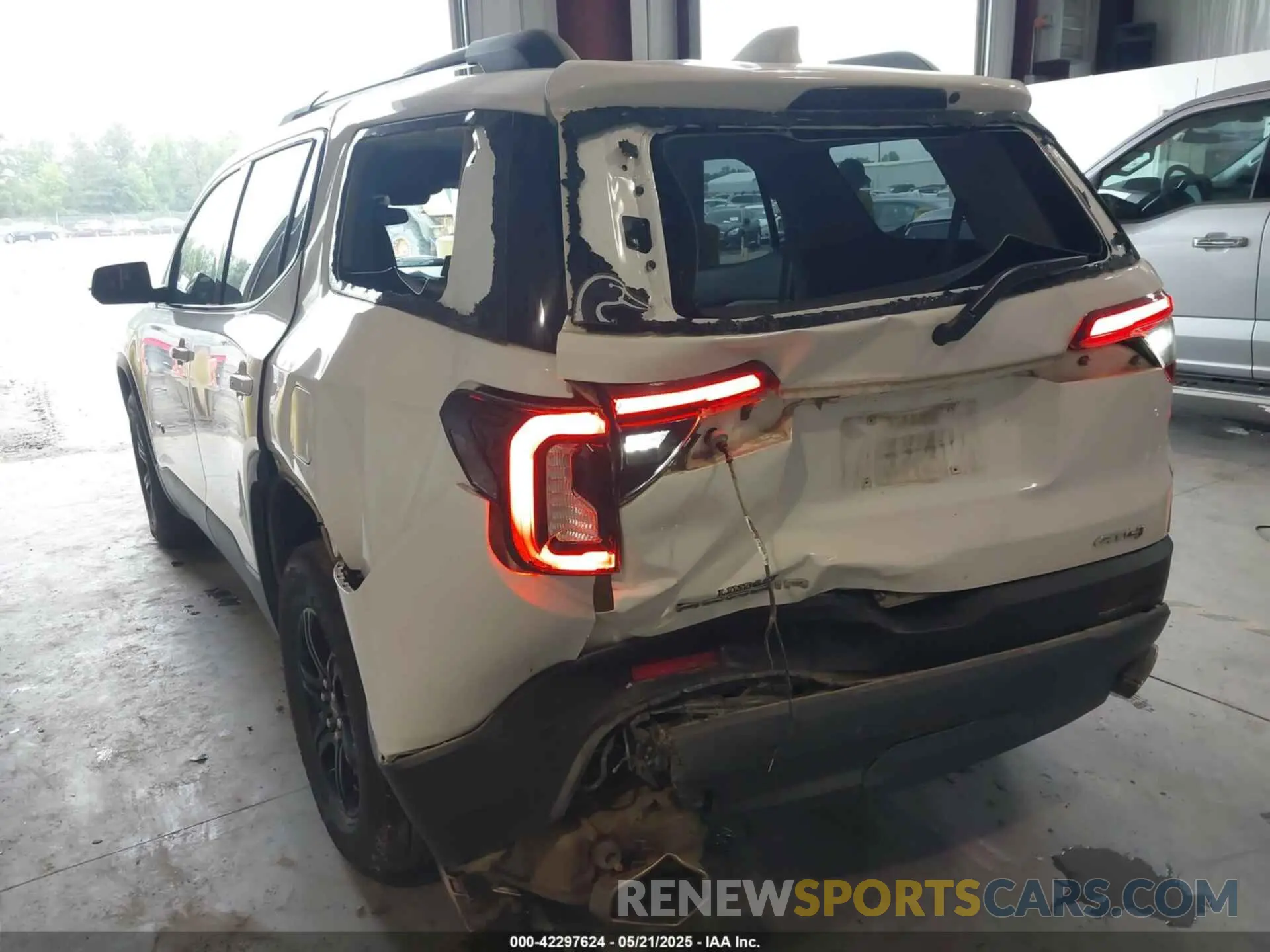 6 Photograph of a damaged car 1GKKNLLS0MZ183835 GMC ACADIA 2021