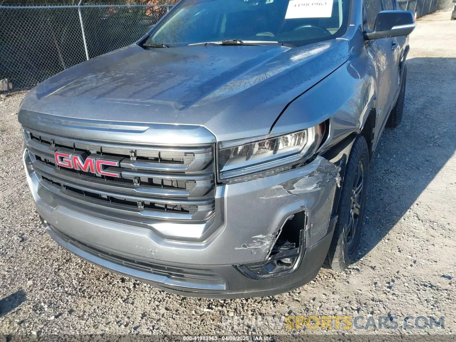 18 Photograph of a damaged car 1GKKNLLS4MZ166651 GMC ACADIA 2021