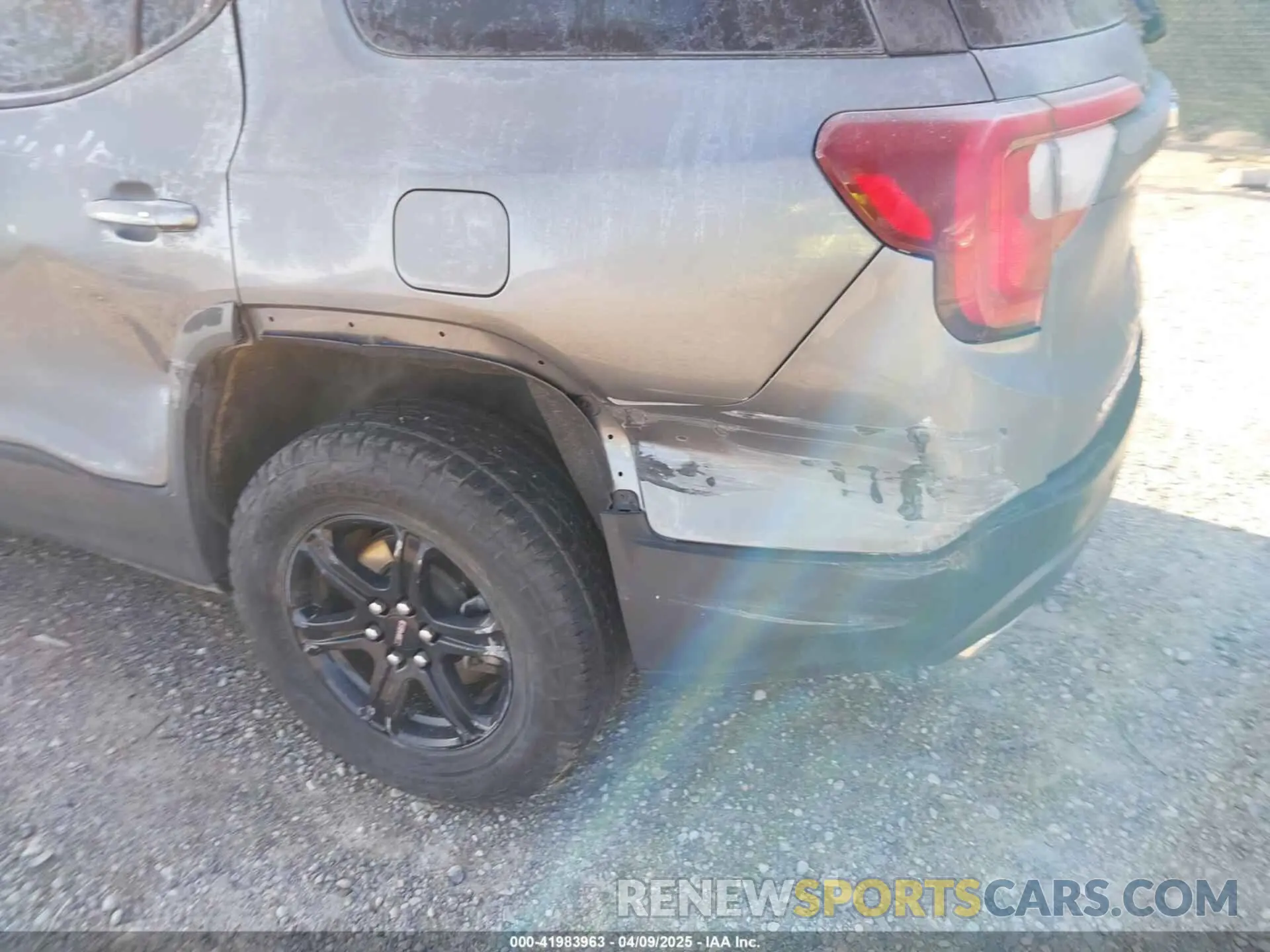 21 Photograph of a damaged car 1GKKNLLS4MZ166651 GMC ACADIA 2021