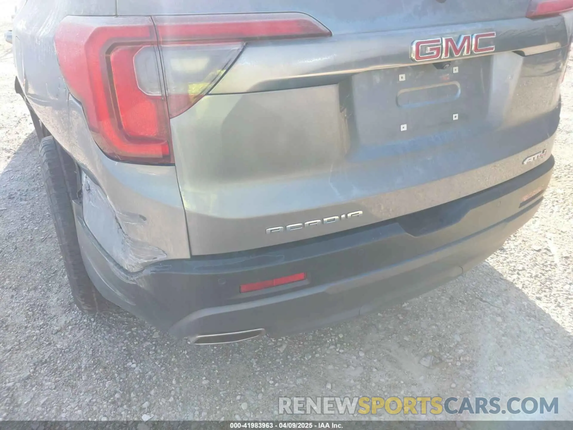 22 Photograph of a damaged car 1GKKNLLS4MZ166651 GMC ACADIA 2021