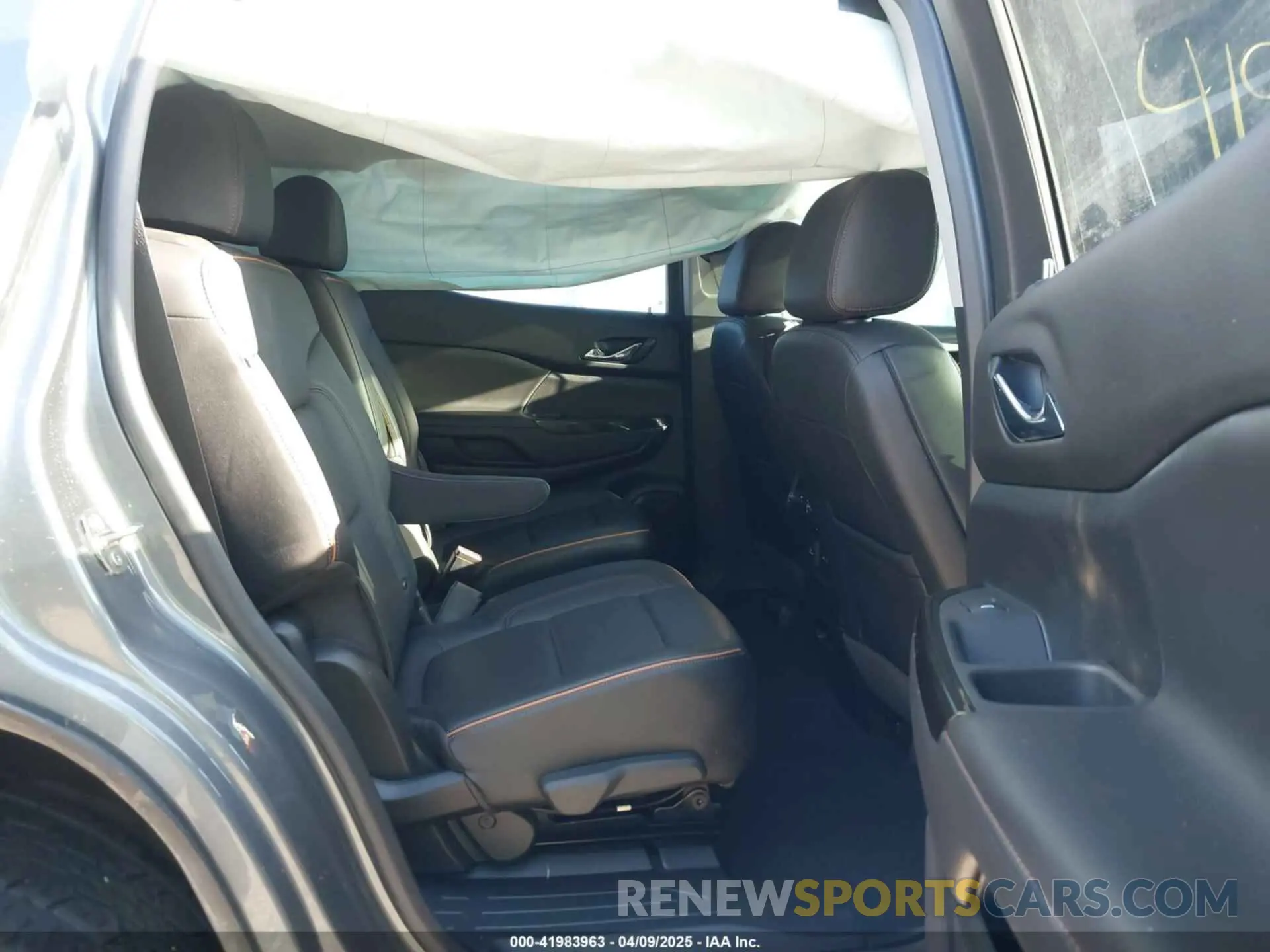 8 Photograph of a damaged car 1GKKNLLS4MZ166651 GMC ACADIA 2021