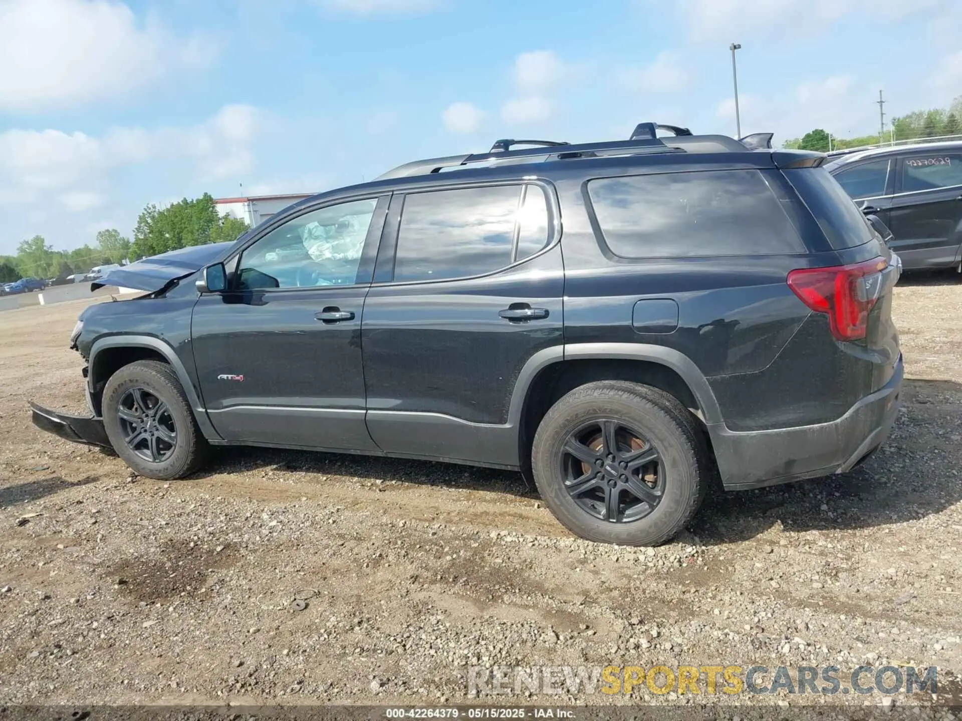 14 Photograph of a damaged car 1GKKNLLS4MZ215489 GMC ACADIA 2021