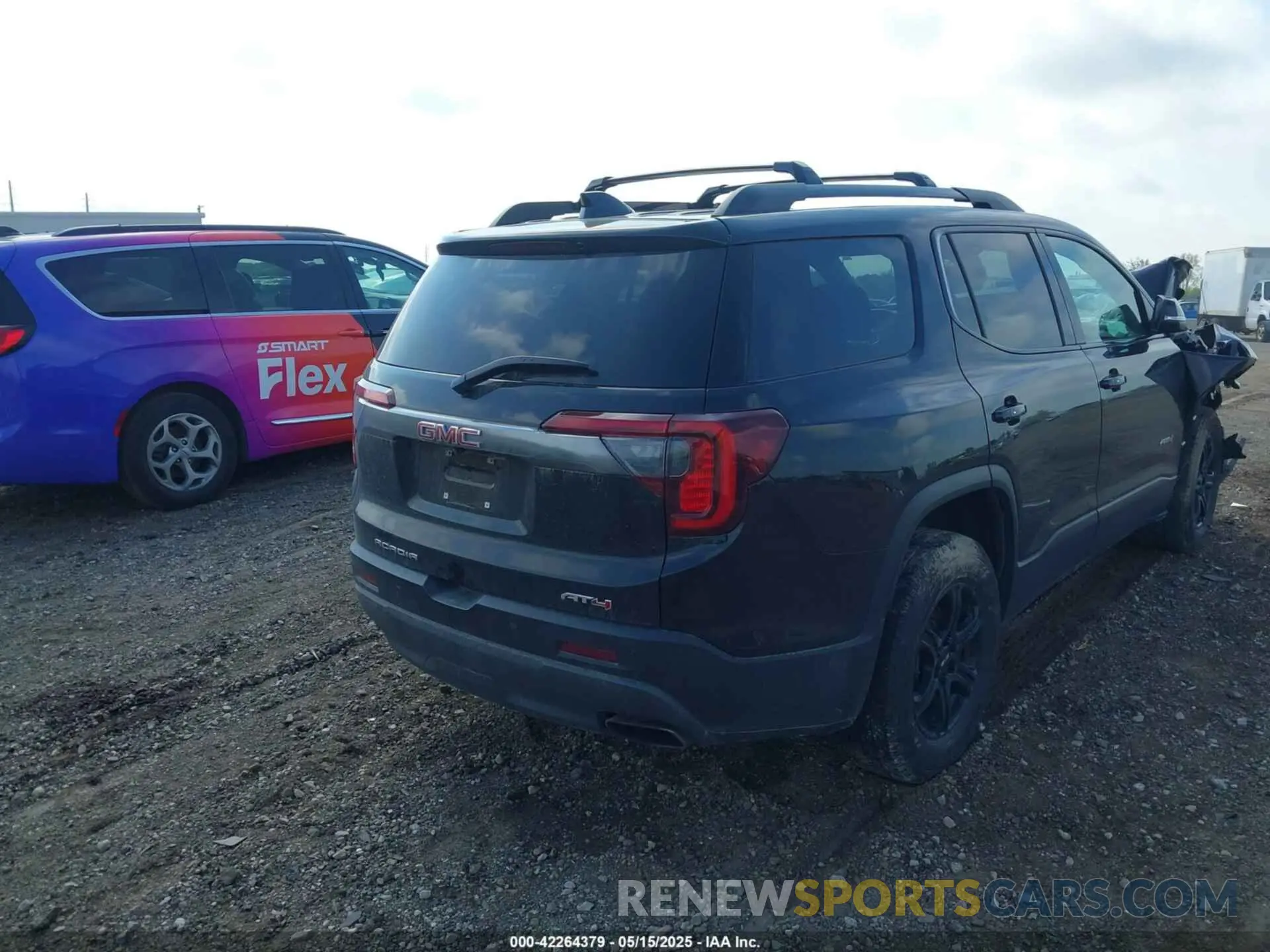4 Photograph of a damaged car 1GKKNLLS4MZ215489 GMC ACADIA 2021