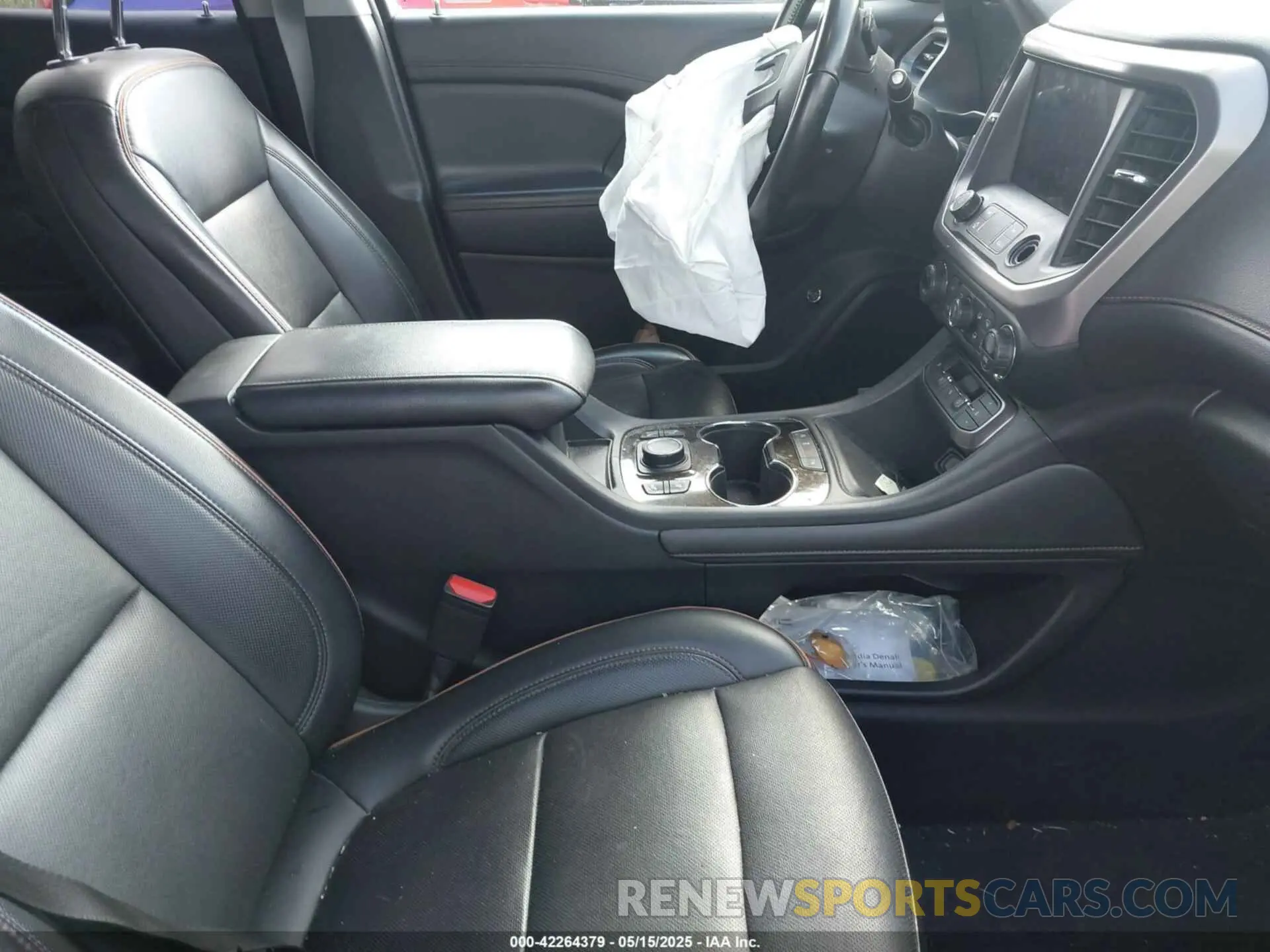 5 Photograph of a damaged car 1GKKNLLS4MZ215489 GMC ACADIA 2021