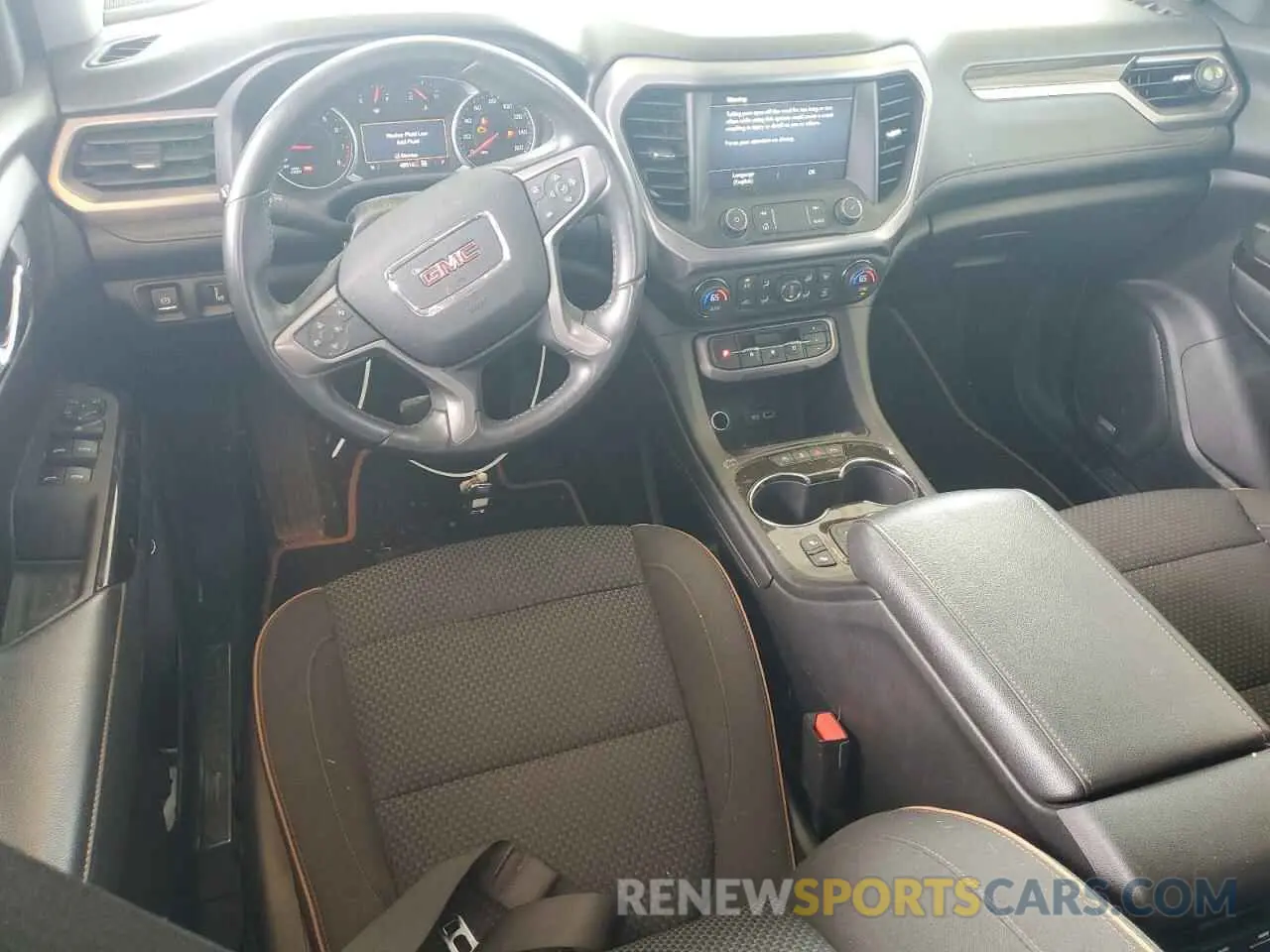 8 Photograph of a damaged car 1GKKNLLS6MZ121632 GMC ACADIA 2021