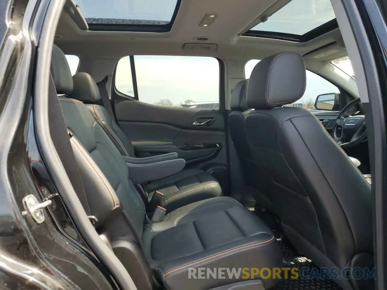 11 Photograph of a damaged car 1GKKNLLS6MZ215400 GMC ACADIA 2021