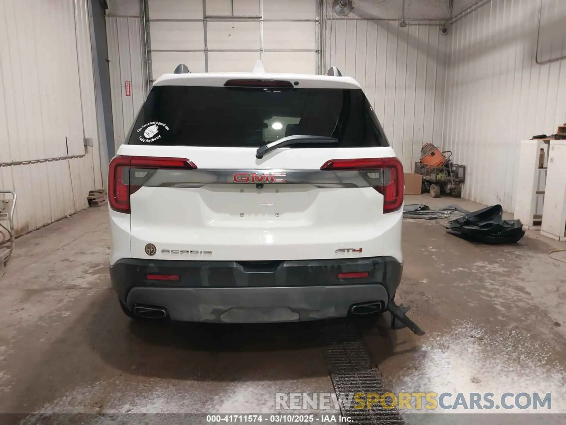 17 Photograph of a damaged car 1GKKNLLSXMZ205999 GMC ACADIA 2021