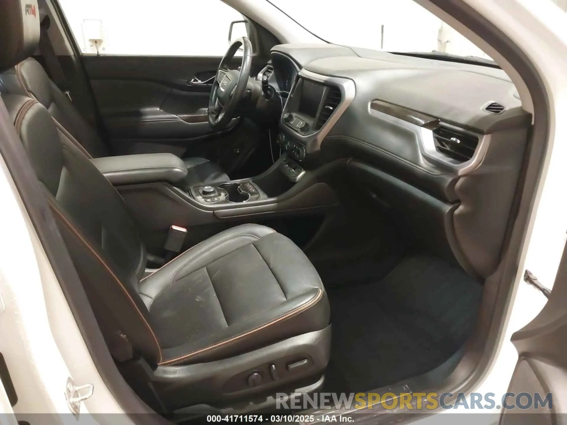 5 Photograph of a damaged car 1GKKNLLSXMZ205999 GMC ACADIA 2021