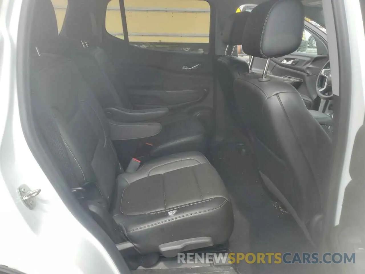 11 Photograph of a damaged car 1GKKNML42MZ154263 GMC ACADIA 2021