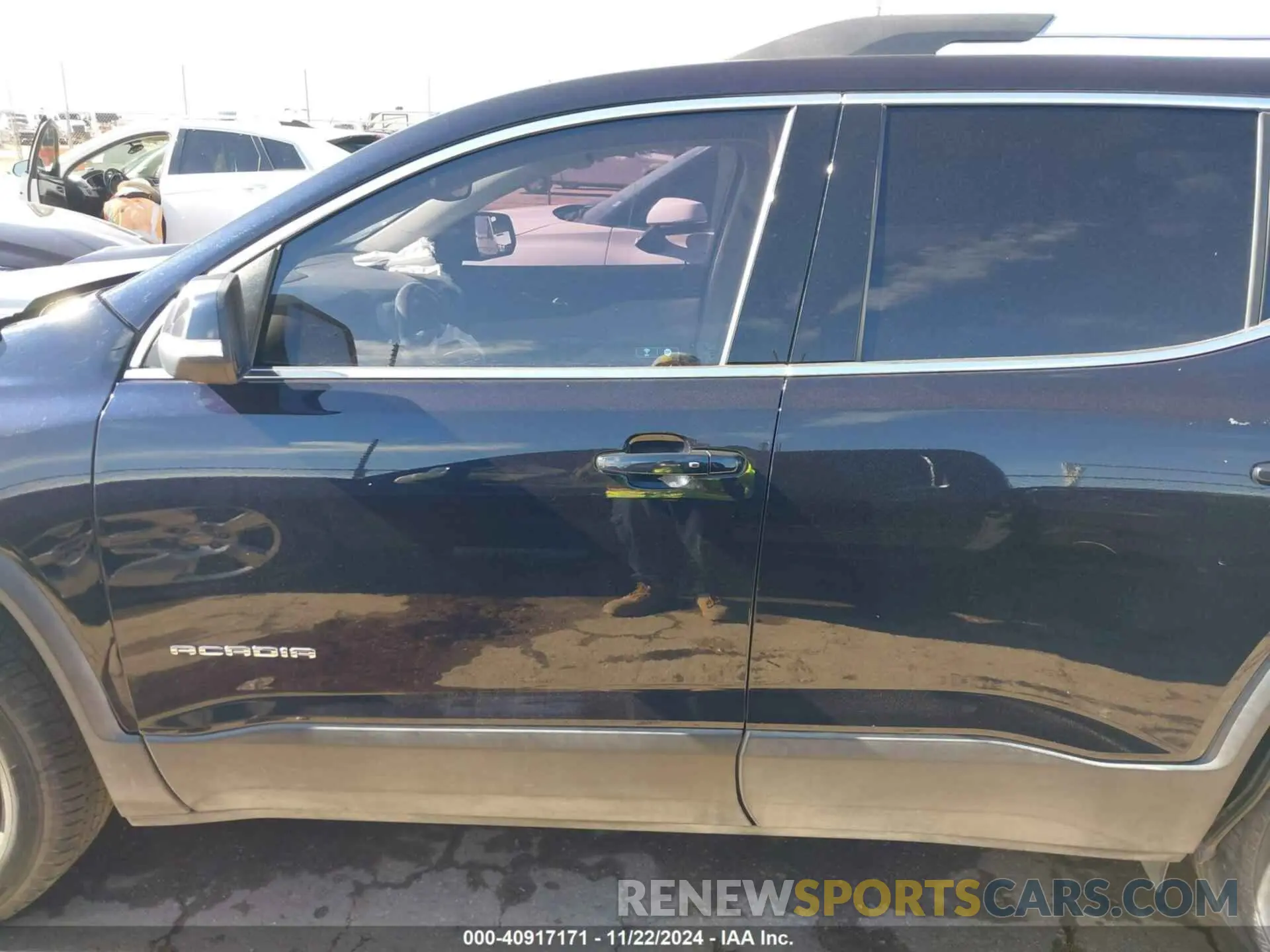 14 Photograph of a damaged car 1GKKNML48MZ136091 GMC ACADIA 2021