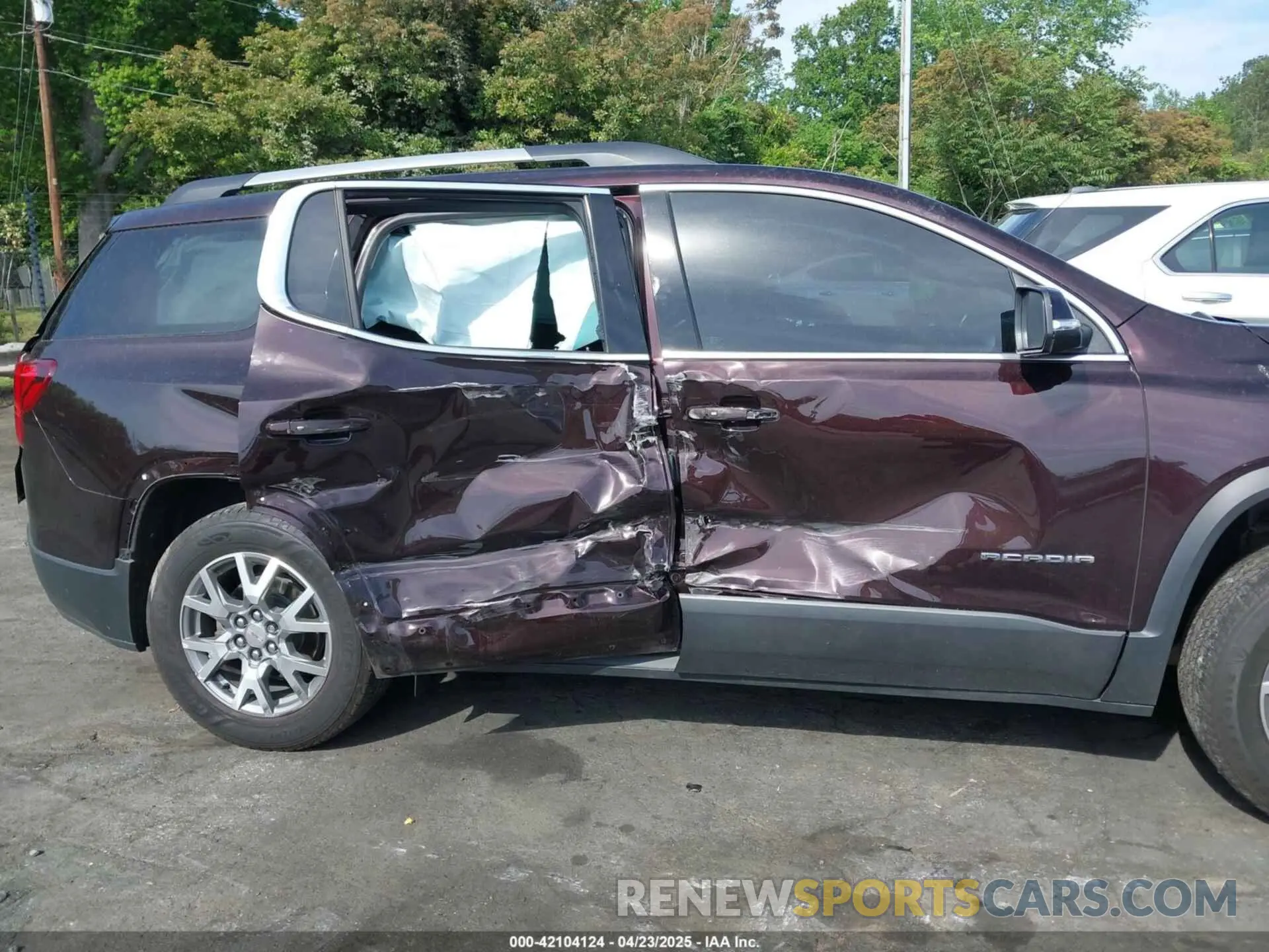 13 Photograph of a damaged car 1GKKNML4XMZ103626 GMC ACADIA 2021