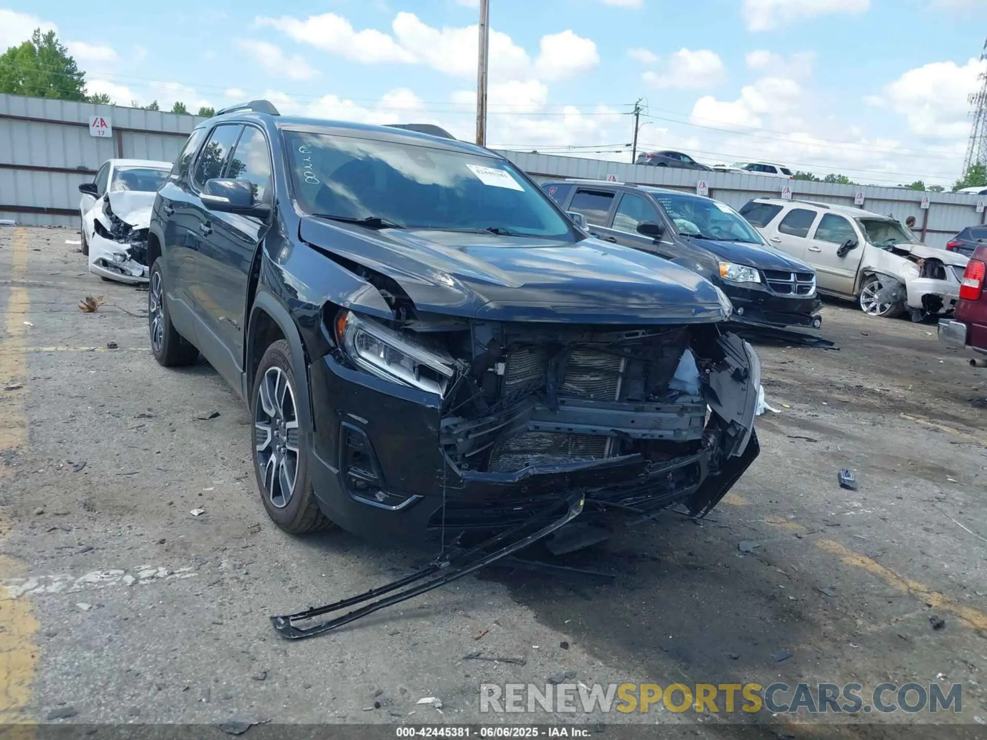 1 Photograph of a damaged car 1GKKNMLS0MZ136228 GMC ACADIA 2021