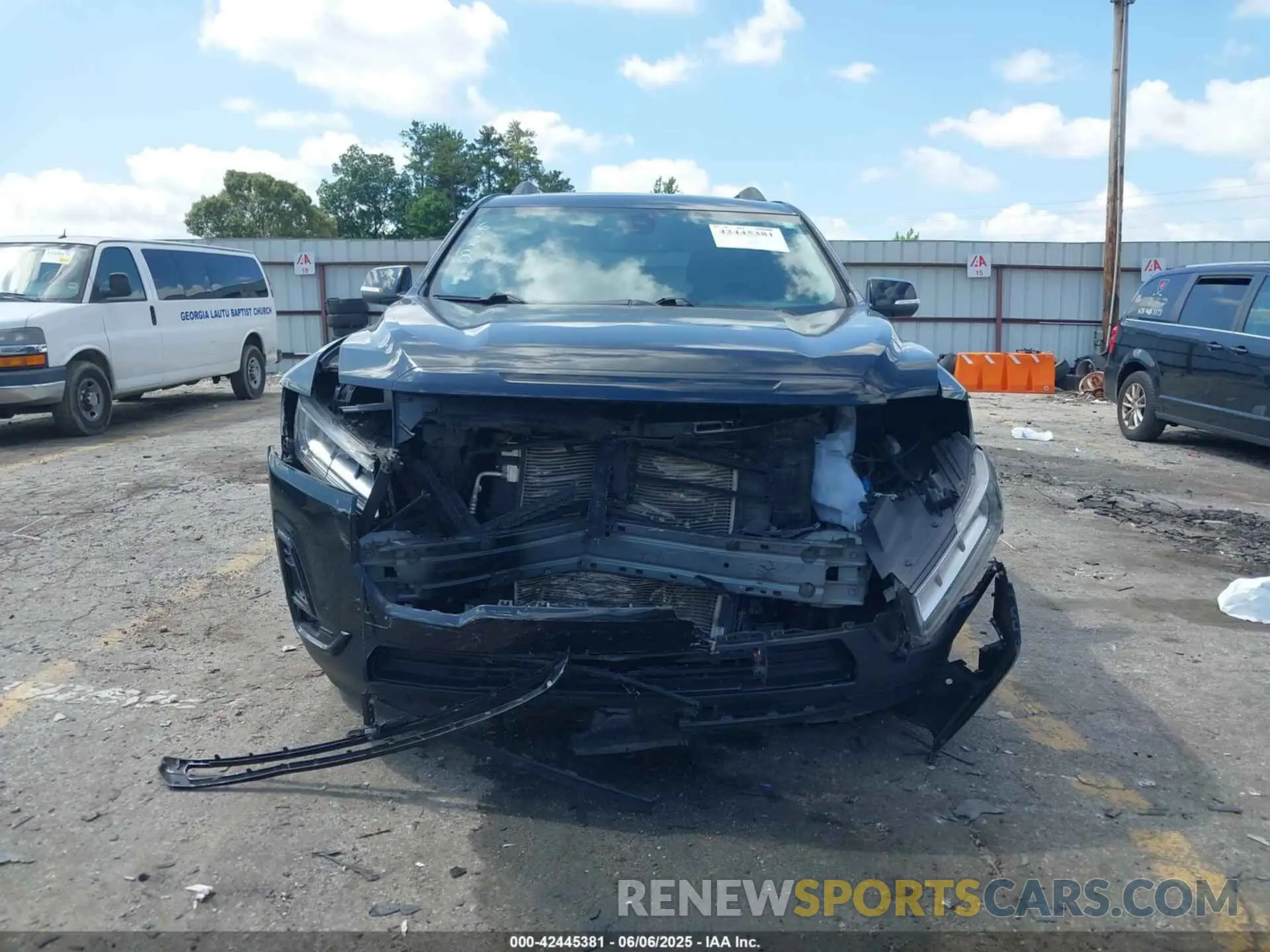 11 Photograph of a damaged car 1GKKNMLS0MZ136228 GMC ACADIA 2021