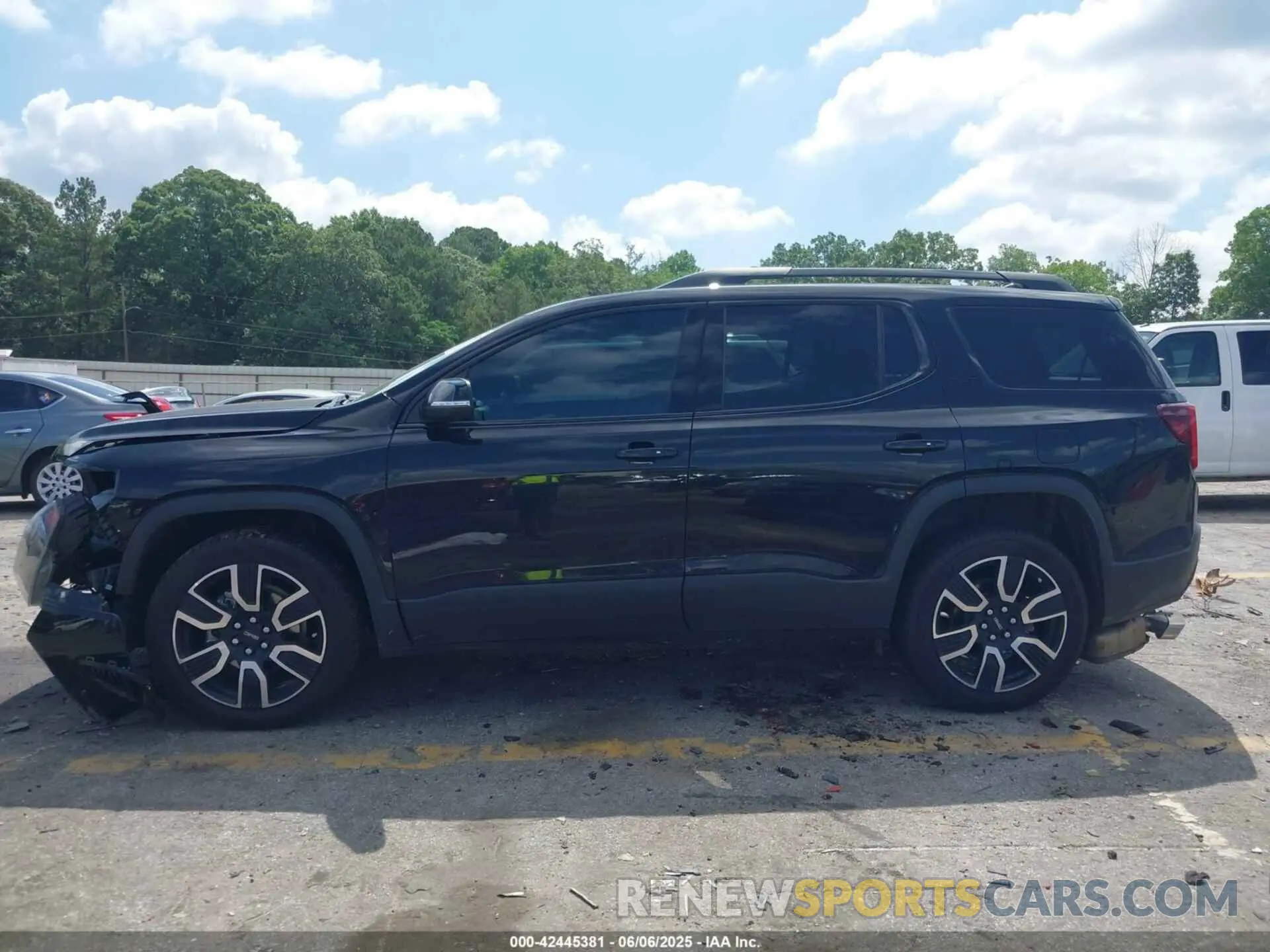 13 Photograph of a damaged car 1GKKNMLS0MZ136228 GMC ACADIA 2021