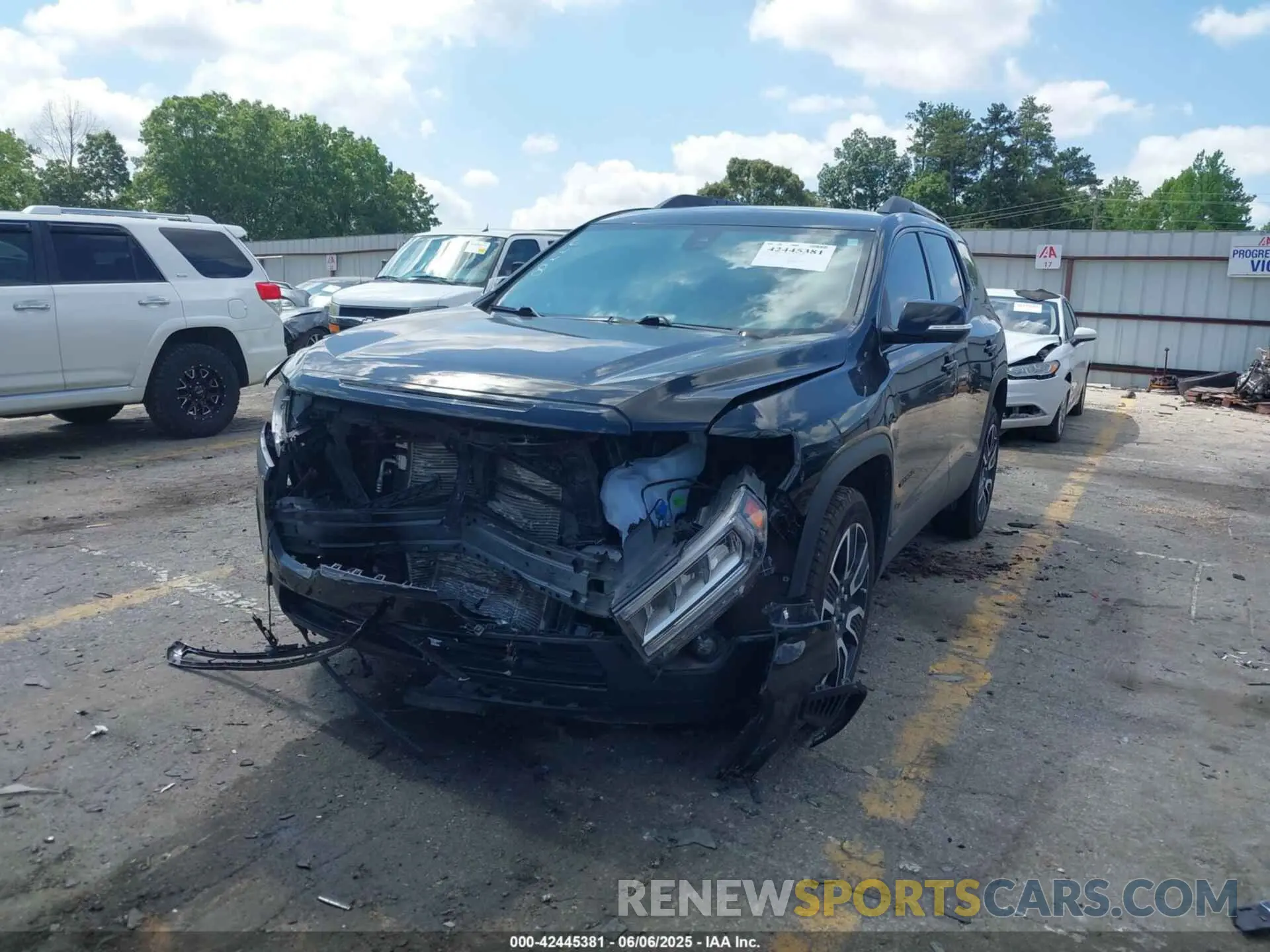 2 Photograph of a damaged car 1GKKNMLS0MZ136228 GMC ACADIA 2021