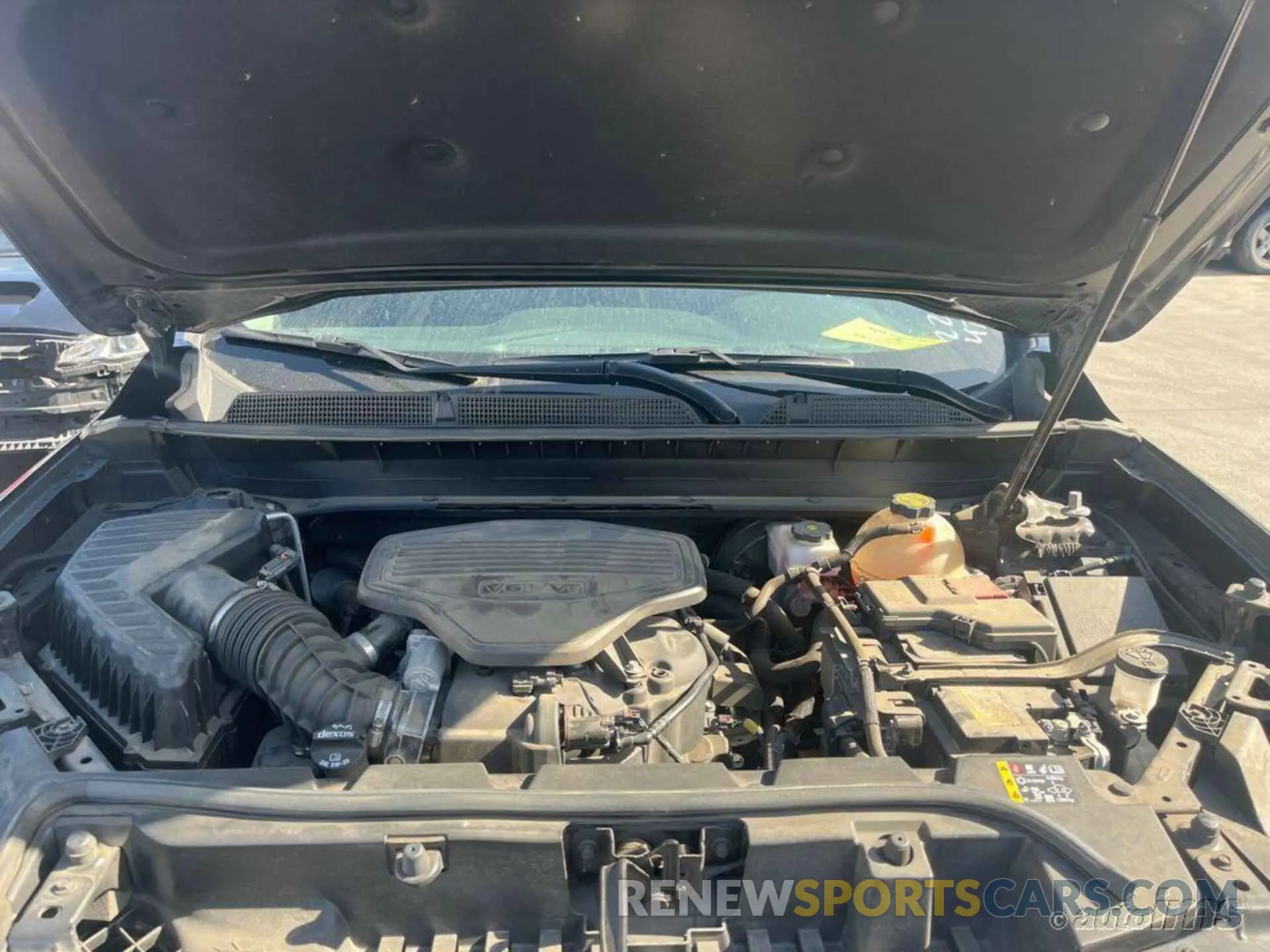 1 Photograph of a damaged car 1GKKNMLS2MZ113520 GMC ACADIA 2021