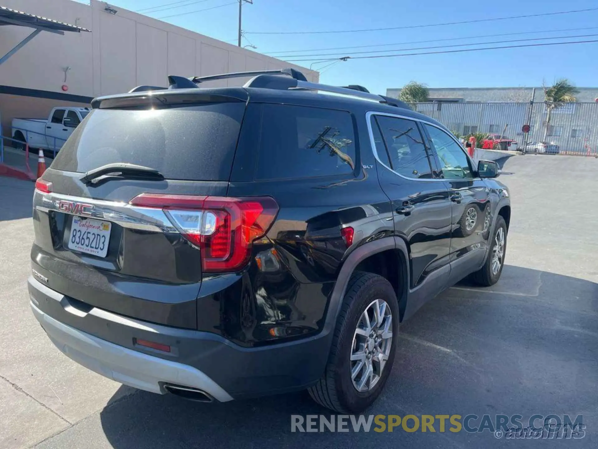5 Photograph of a damaged car 1GKKNMLS2MZ113520 GMC ACADIA 2021