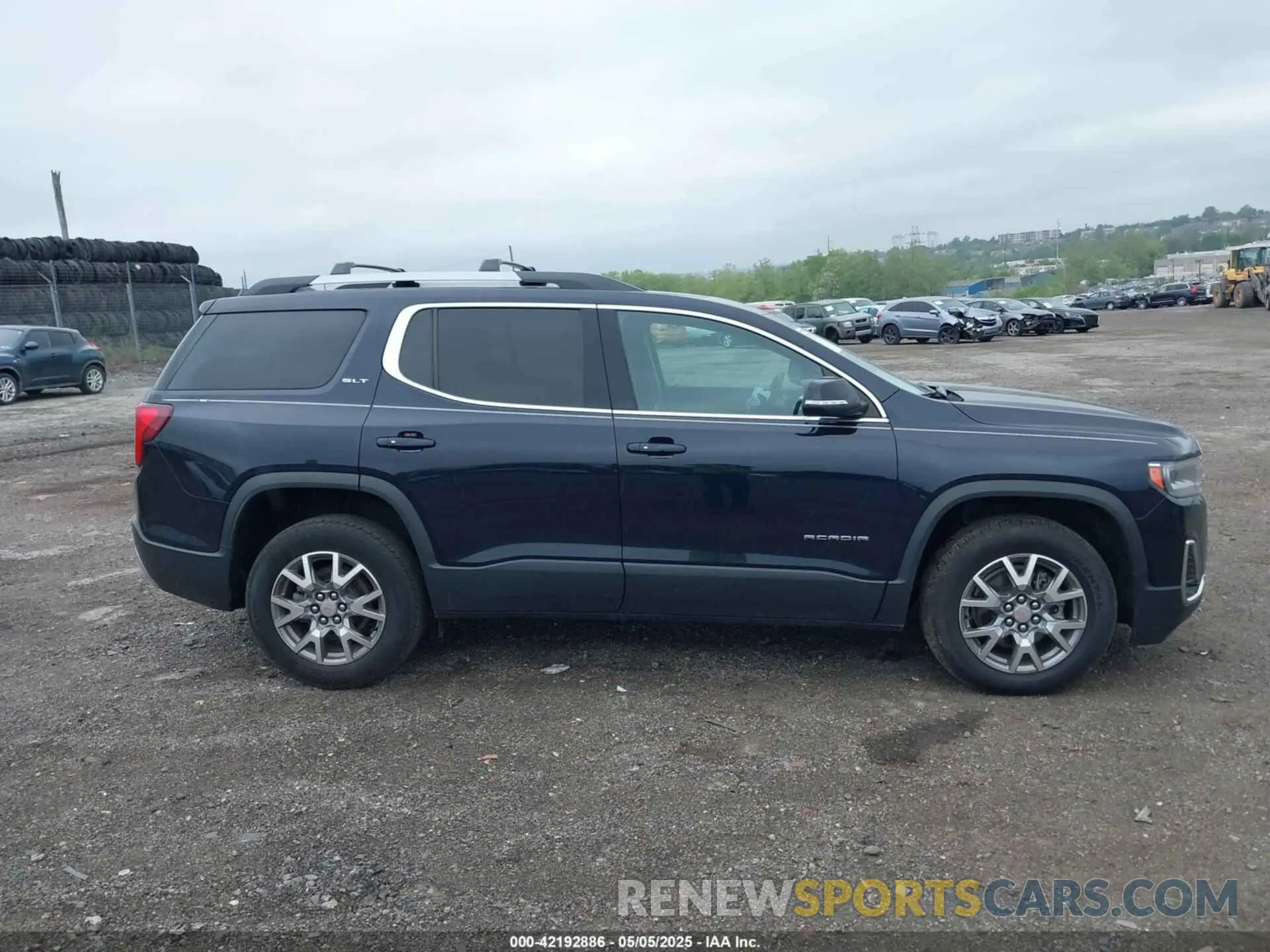 13 Photograph of a damaged car 1GKKNMLS2MZ147778 GMC ACADIA 2021