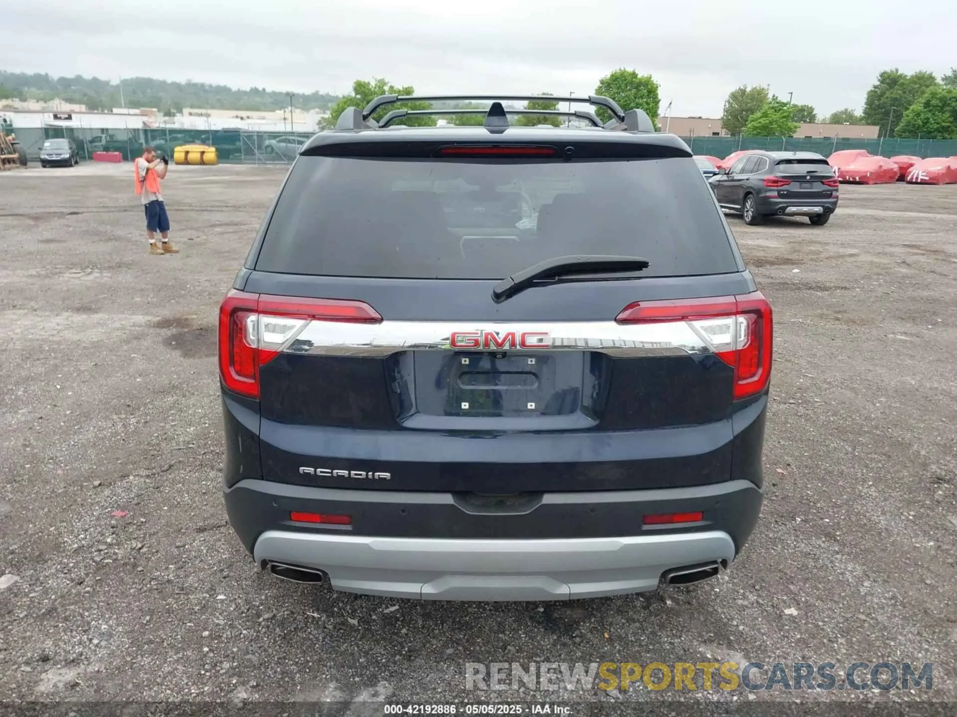 16 Photograph of a damaged car 1GKKNMLS2MZ147778 GMC ACADIA 2021