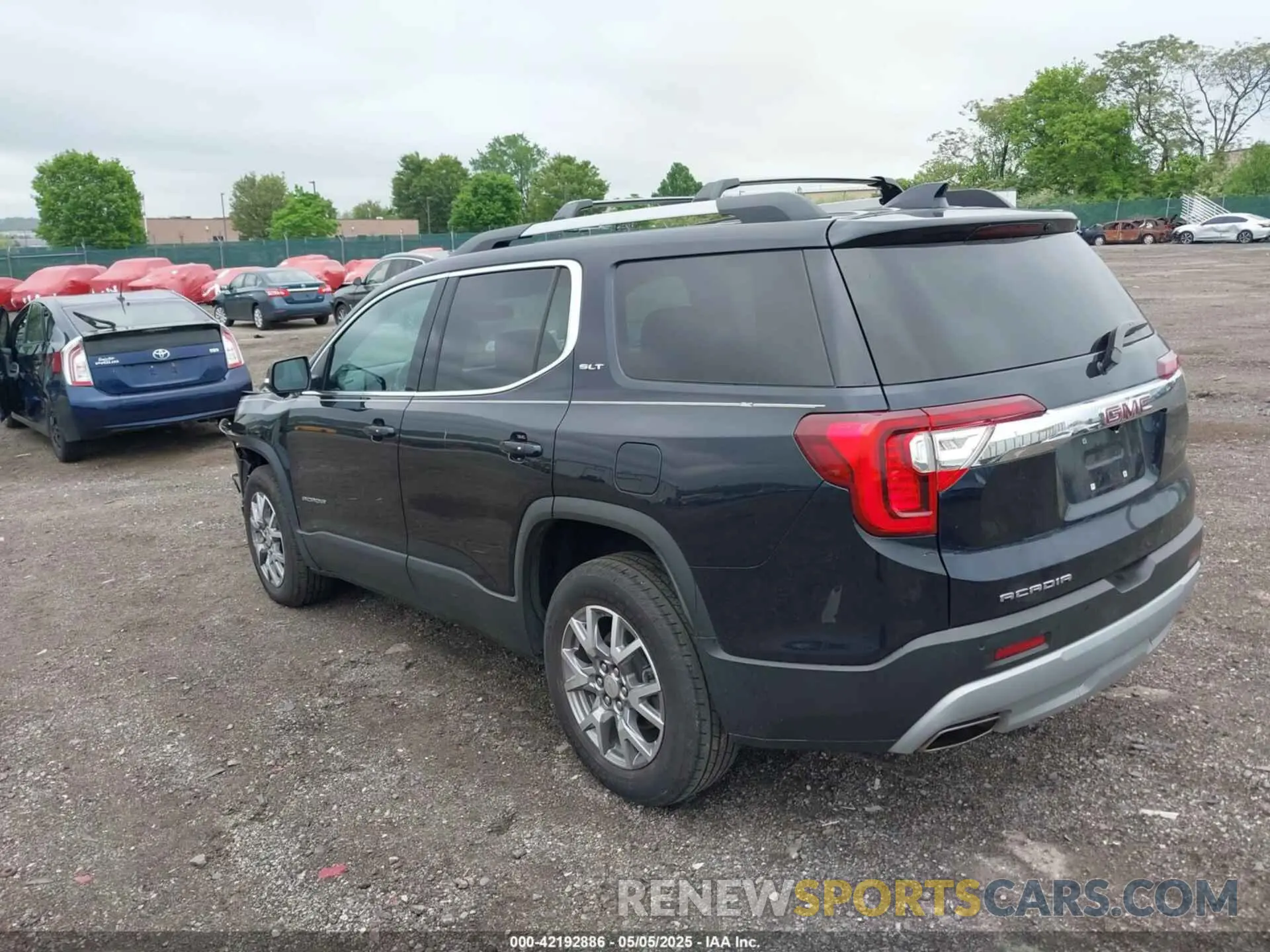 3 Photograph of a damaged car 1GKKNMLS2MZ147778 GMC ACADIA 2021