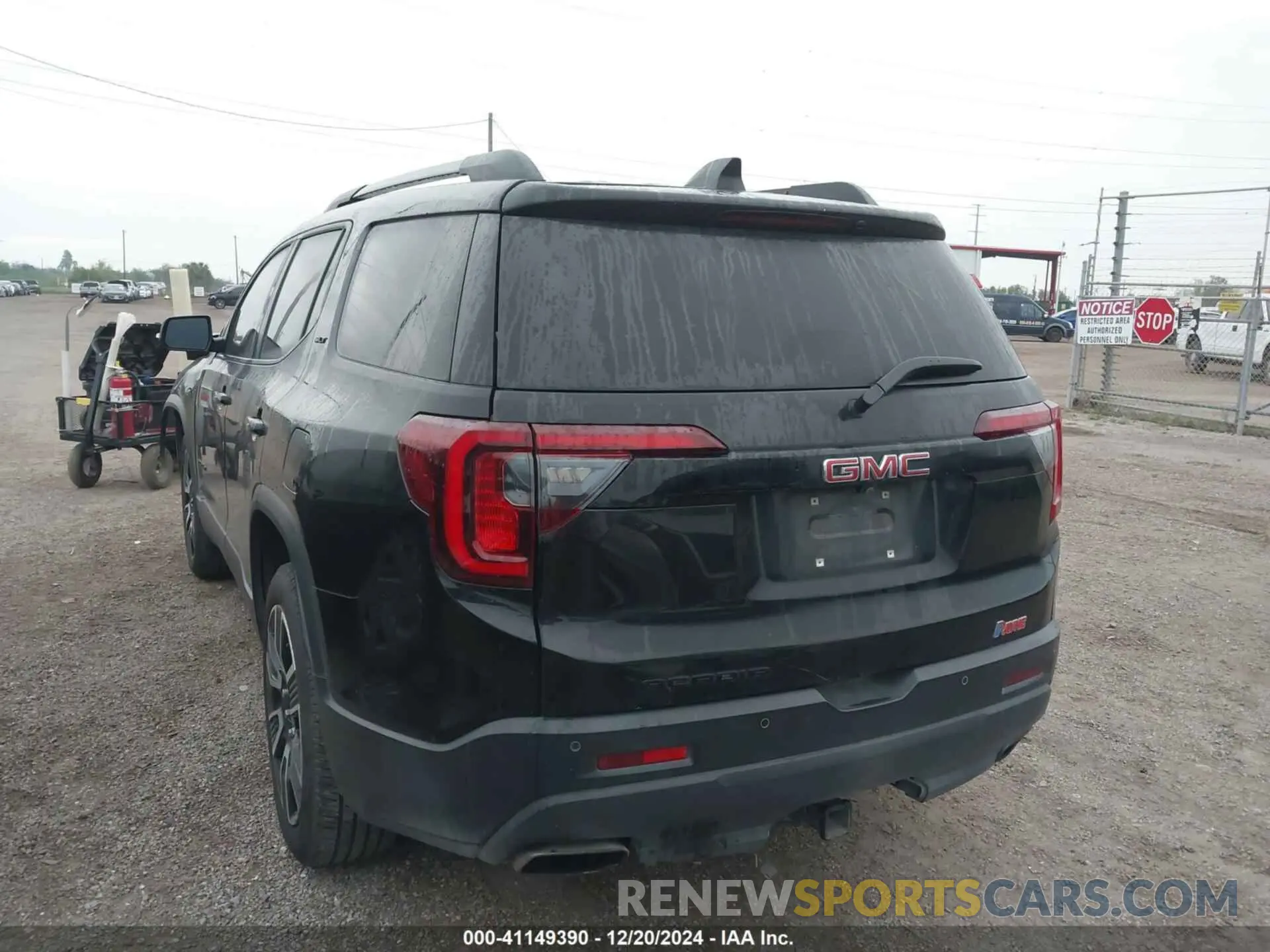 3 Photograph of a damaged car 1GKKNMLS4MZ141920 GMC ACADIA 2021