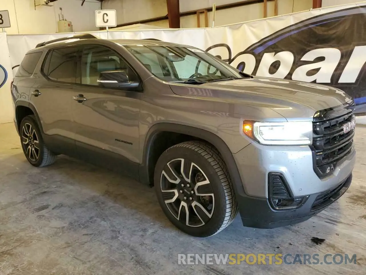 4 Photograph of a damaged car 1GKKNMLS4MZ161763 GMC ACADIA 2021