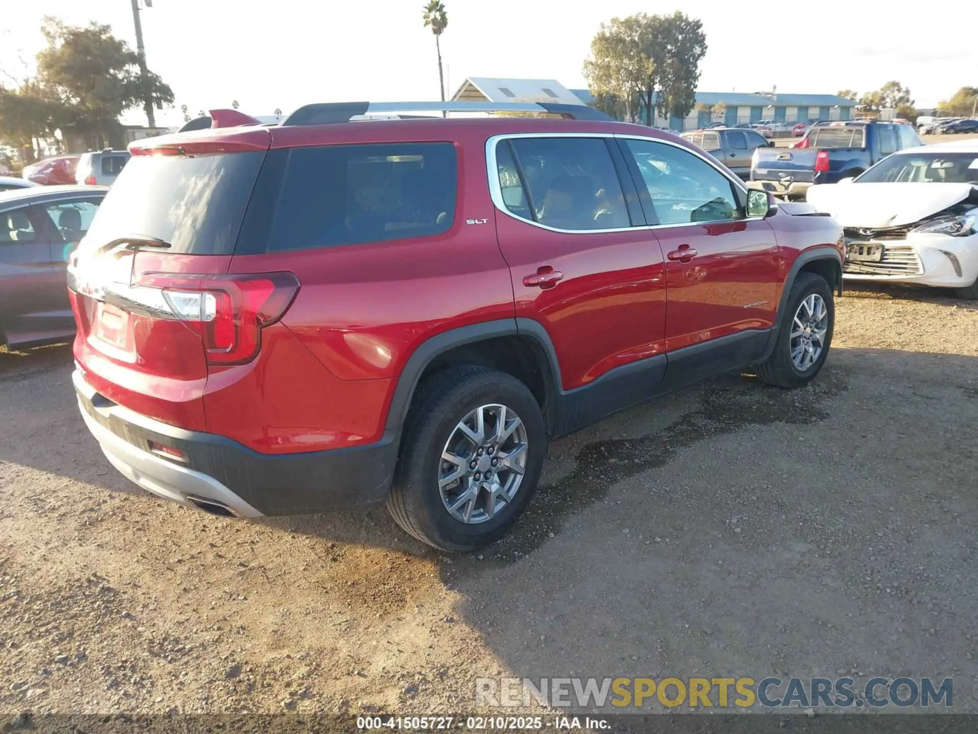 4 Photograph of a damaged car 1GKKNMLS5MZ175445 GMC ACADIA 2021