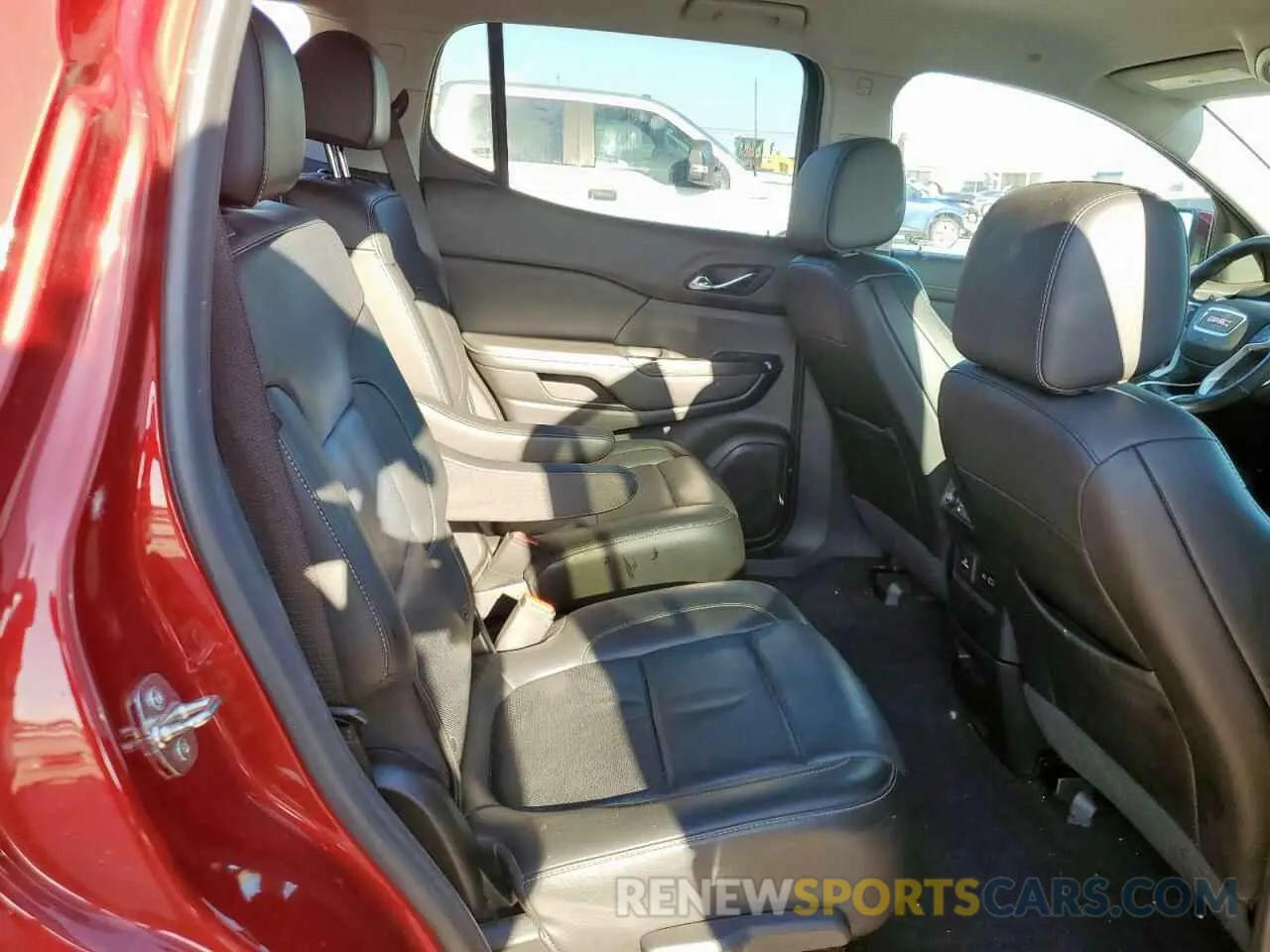 11 Photograph of a damaged car 1GKKNMLS6MZ155785 GMC ACADIA 2021