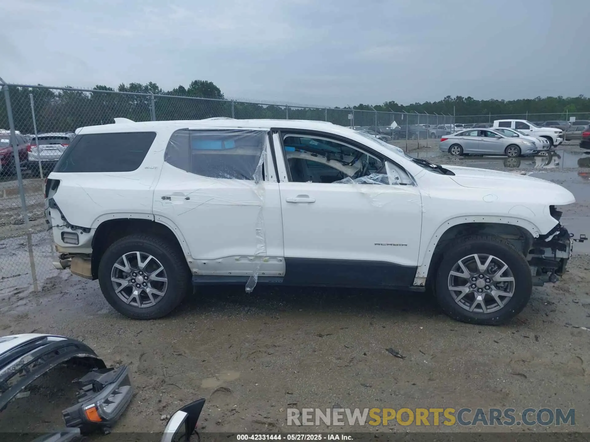 13 Photograph of a damaged car 1GKKNMLS8MZ104143 GMC ACADIA 2021