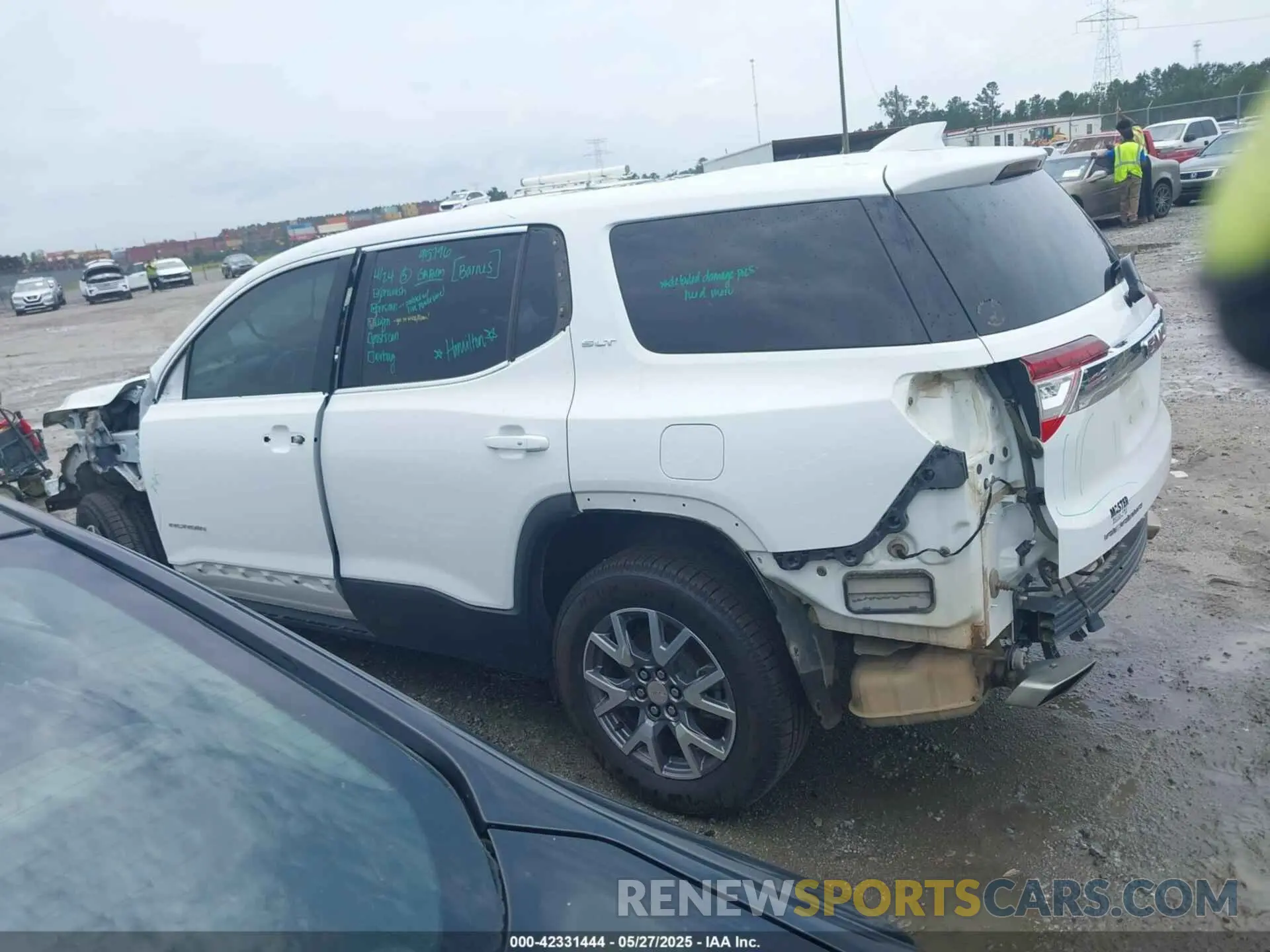 14 Photograph of a damaged car 1GKKNMLS8MZ104143 GMC ACADIA 2021